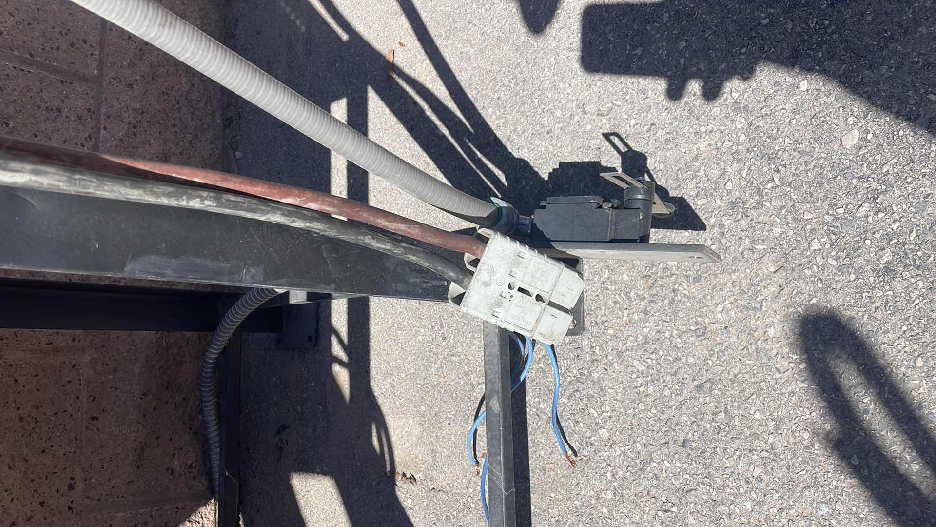 Photo 1 of GNB BATTERIES GTC12-600T1 FERROCHARGER LA TYPE BATTERY CHARGER 12 CELL FORKLIFT ON STAND