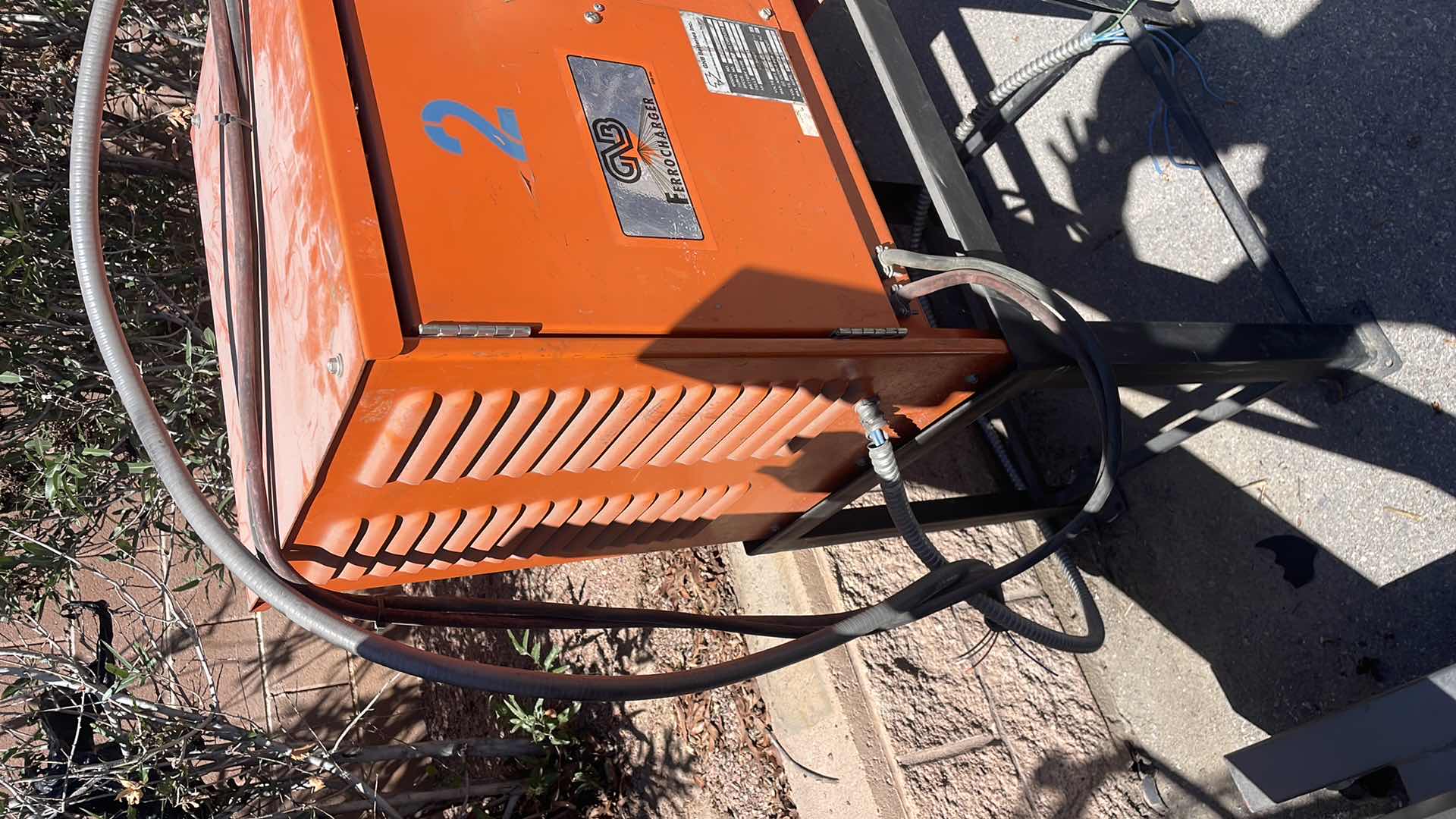 Photo 1 of GNB BATTERIES GTC12-600T1 FERROCHARGER LA TYPE BATTERY CHARGER 12 CELL FORKLIFT ON STAND