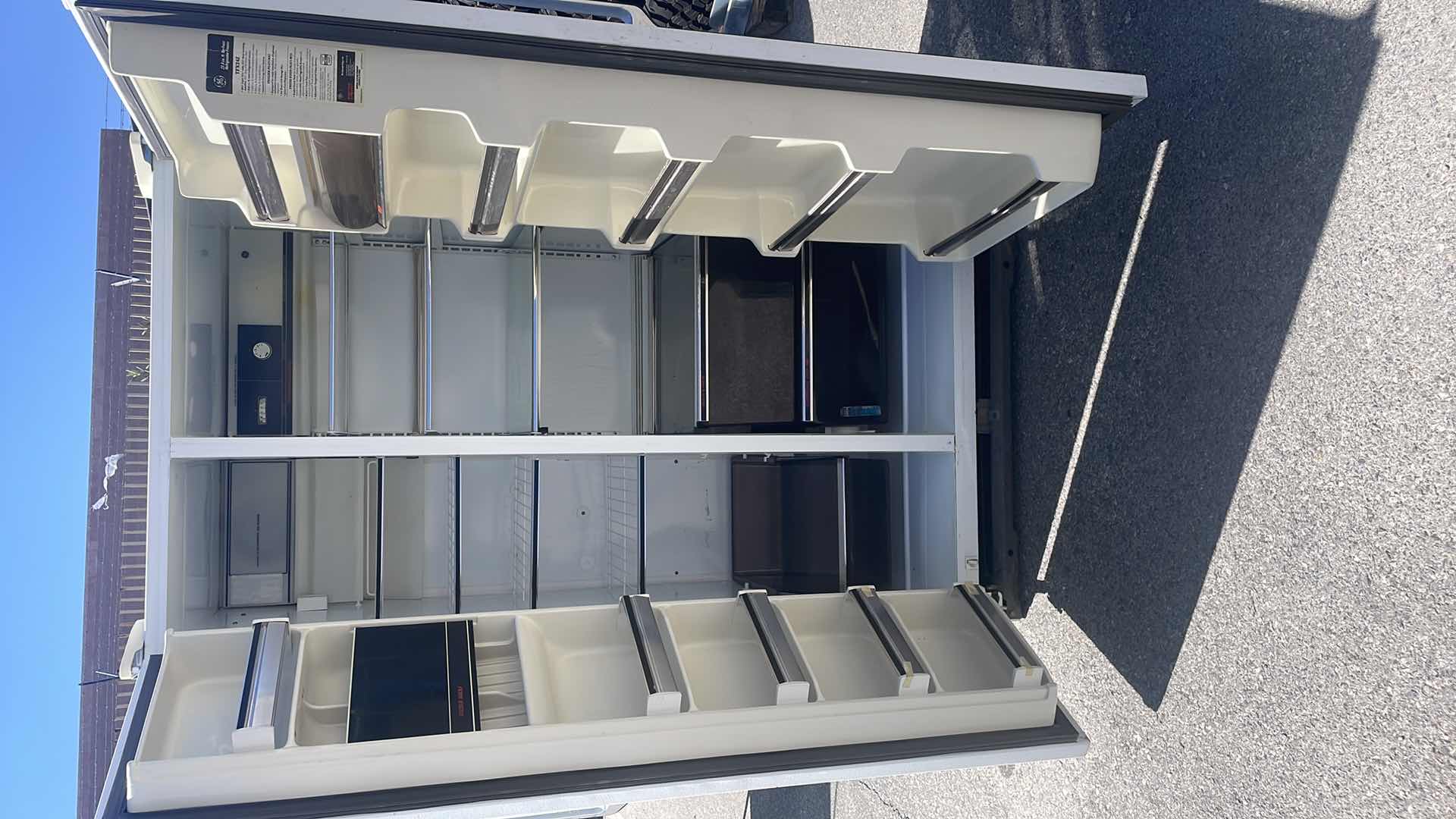 Photo 2 of GENERAL ELECTRIC 23.8 CU FT NO FROST REFRIGERATOR FREEZER MODEL TFX24Z