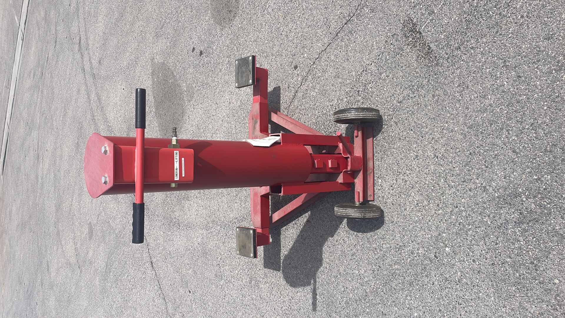 Photo 1 of STRONGWAY 2500LB AIR BUMPER JACK 46202