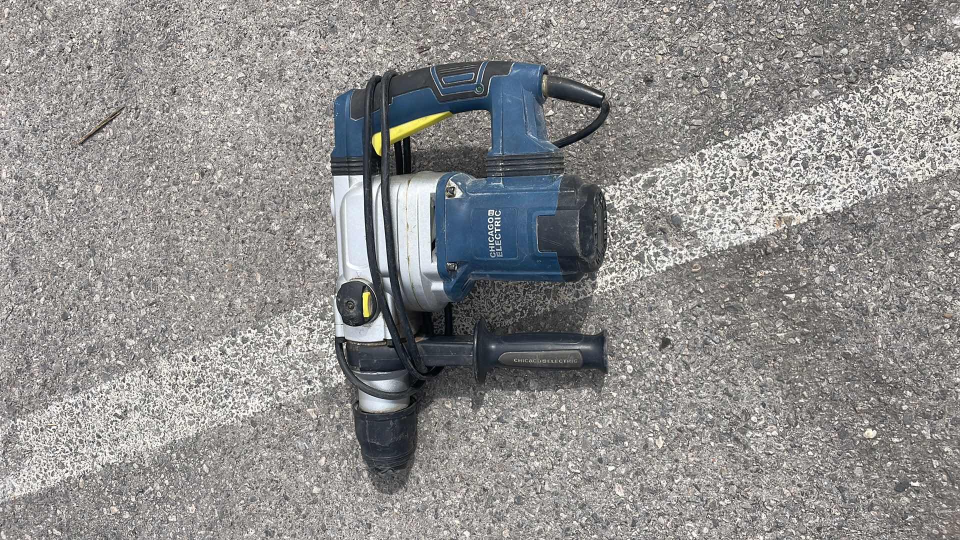 Photo 1 of CHICAGO ELECTRIC 1-9/16” SDS MAX TYPE ROTARY HAMMER