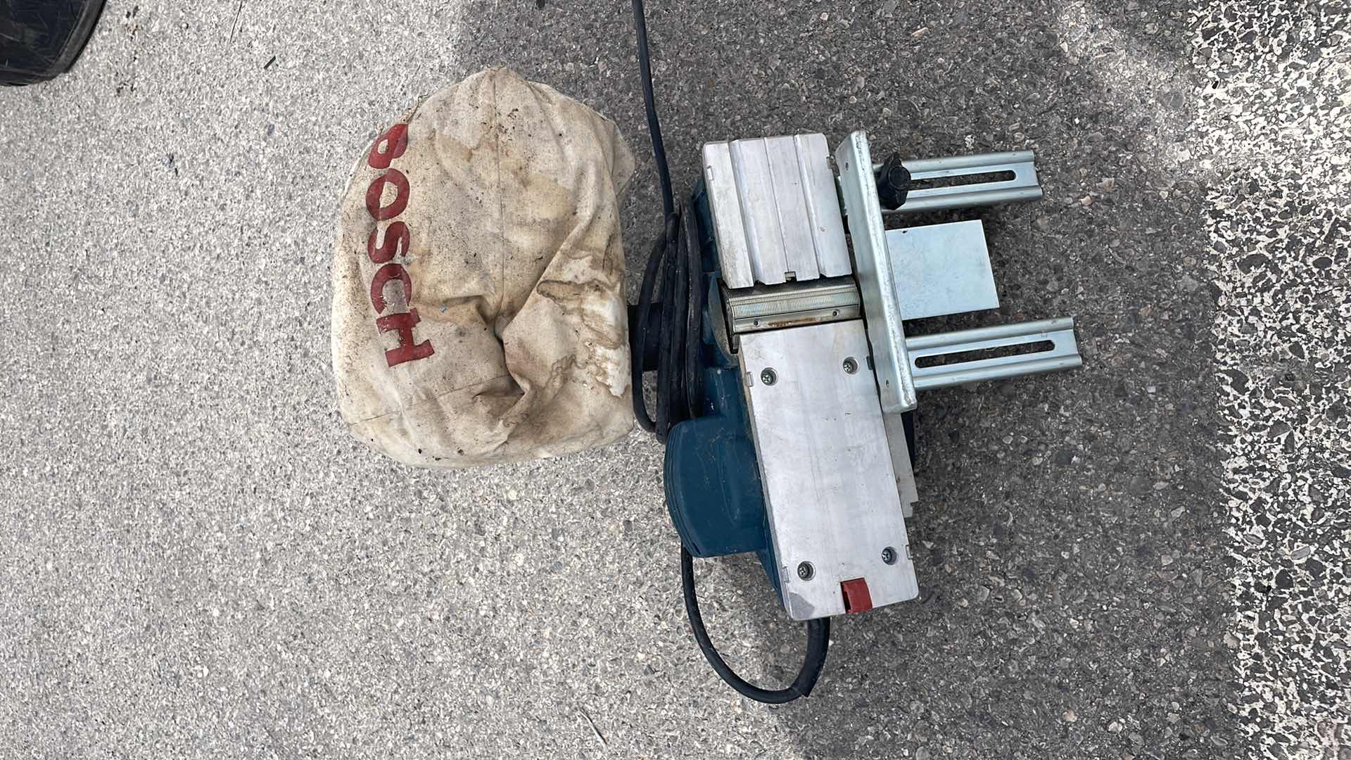 Photo 1 of BOSCH PL1682 HEAVY DUTY 6 AMP 3-1/4" PLANER