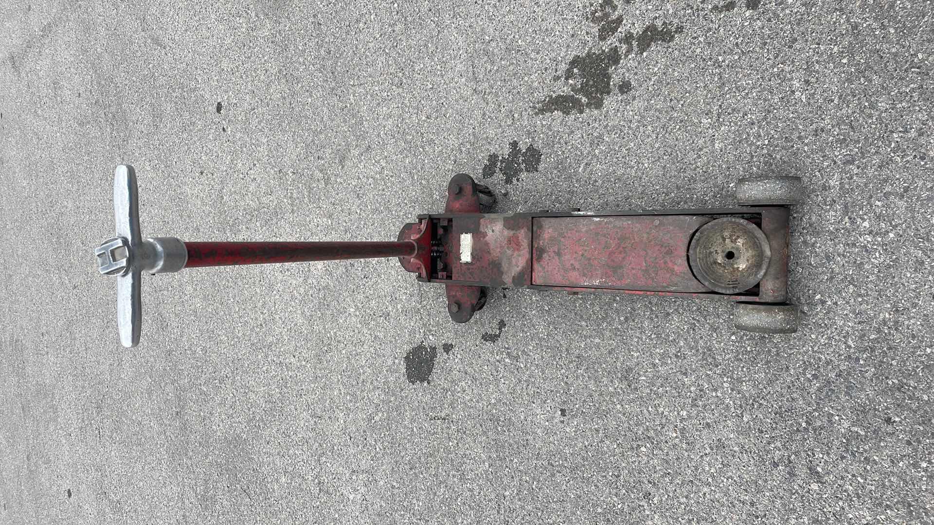 Photo 1 of FLOOR JACK UNKNOWN SPECS OR BRAND