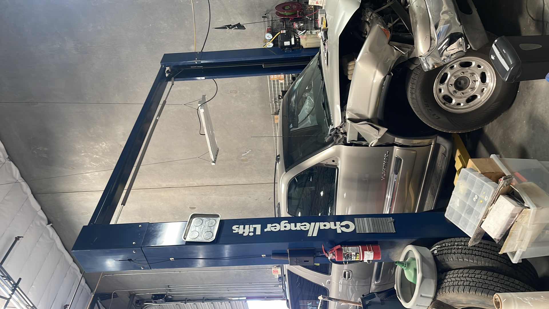 Photo 2 of CHALLENGER LIFTS VERSYMMETRIC MODEL CL 10 SERIAL# 070300000030185
SINGLE PHASE 20AMP 230V 10000LBS CAPACITY