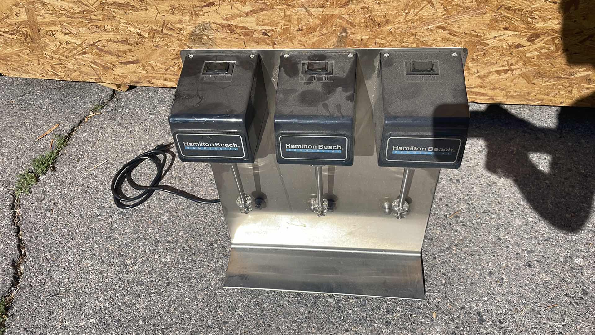 Photo 1 of HAMILTON BEACH MODEL 950 COMMERCIAL DRINK MIXER 3 SPEED 3 HEAD MILKSHAKE MACHINE