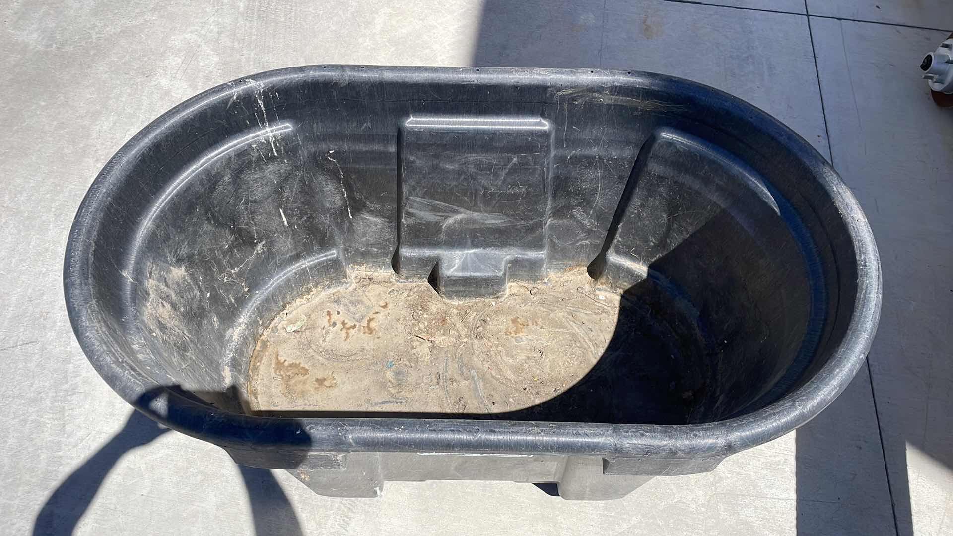 Photo 1 of RUBBERMAID STOCK TANK 100 GALLON