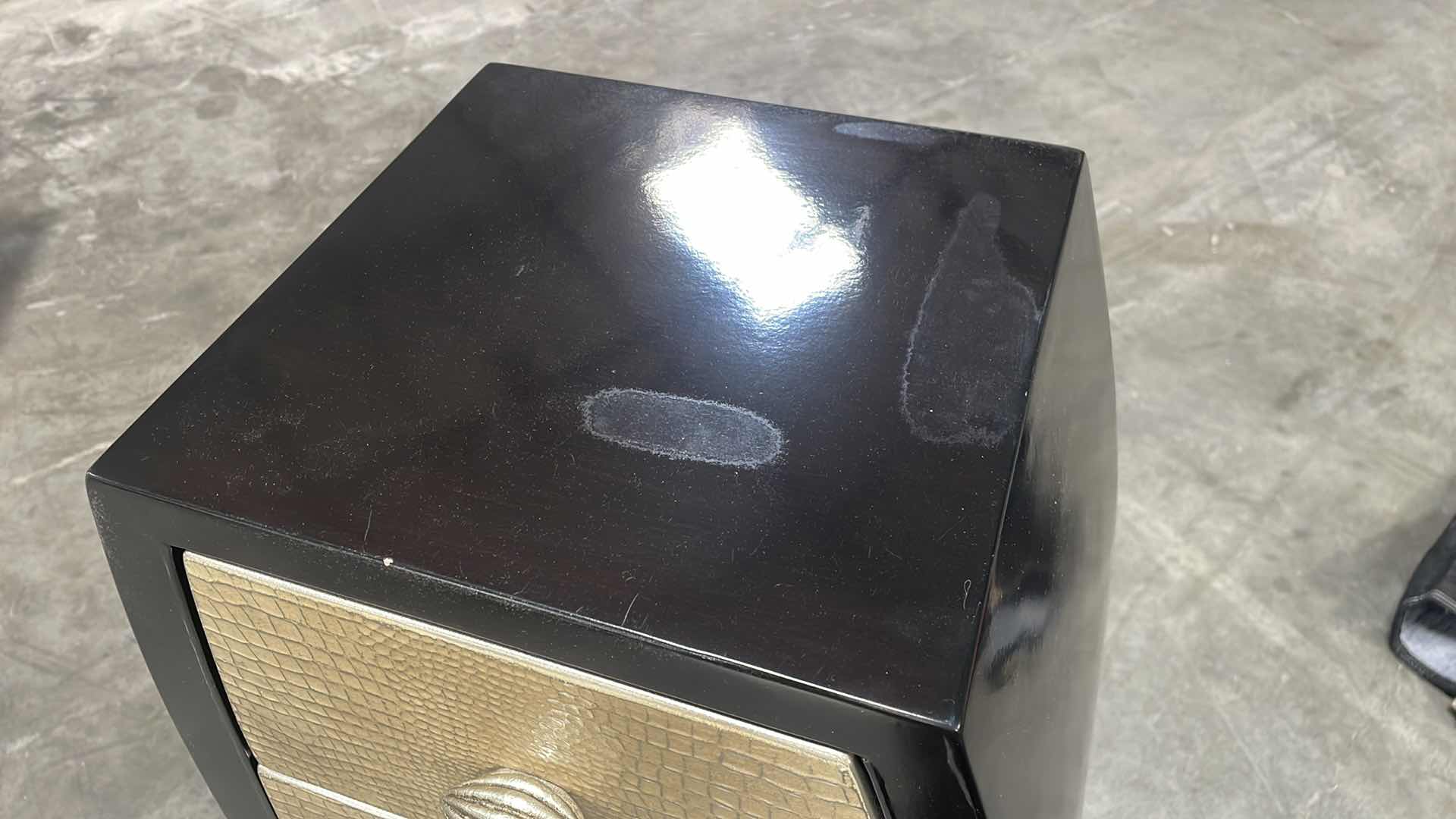 Photo 1 of ARTMAX 2894-CL ESPRESSO, SILVER-LEAF AND VANILLA LIZARD FINISH