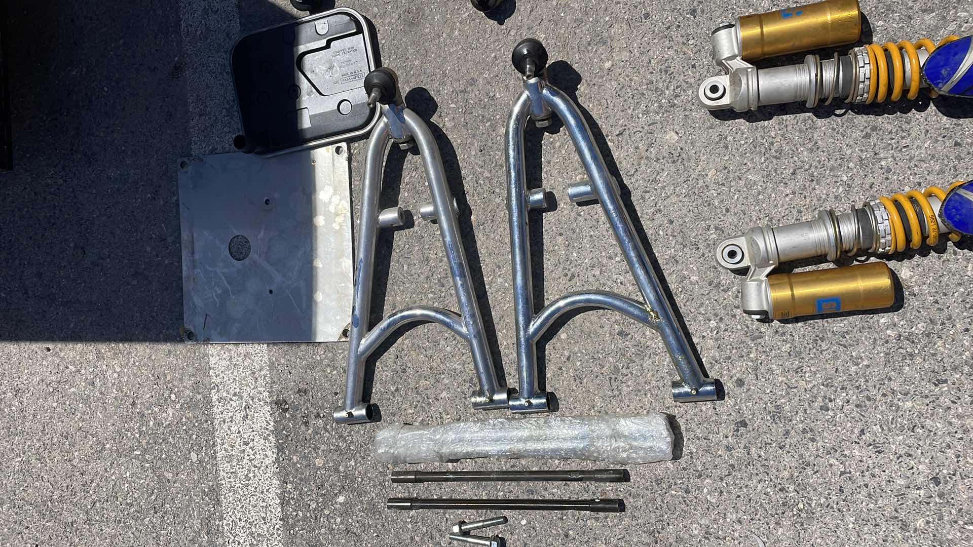 Photo 1 of SUSPENSION PARTS UNKNOWN VEHICLE