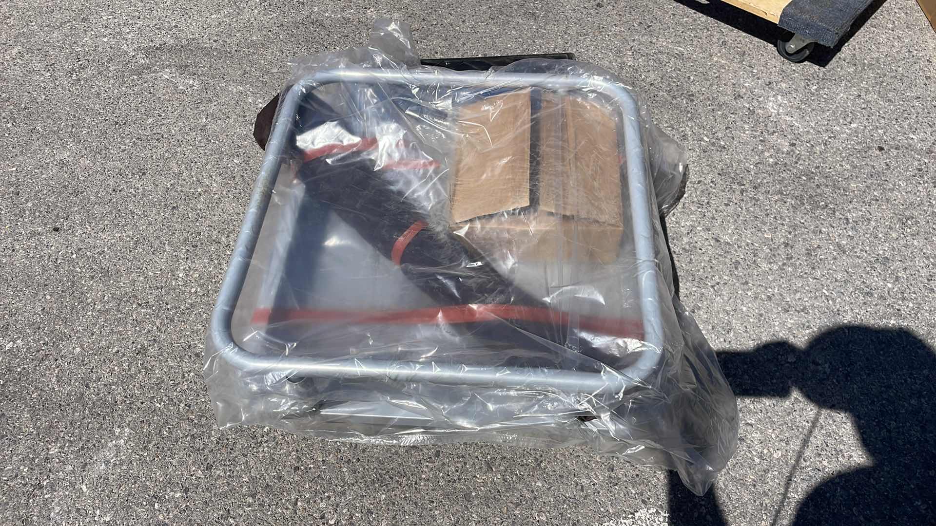 Photo 1 of LAUNDRY CART