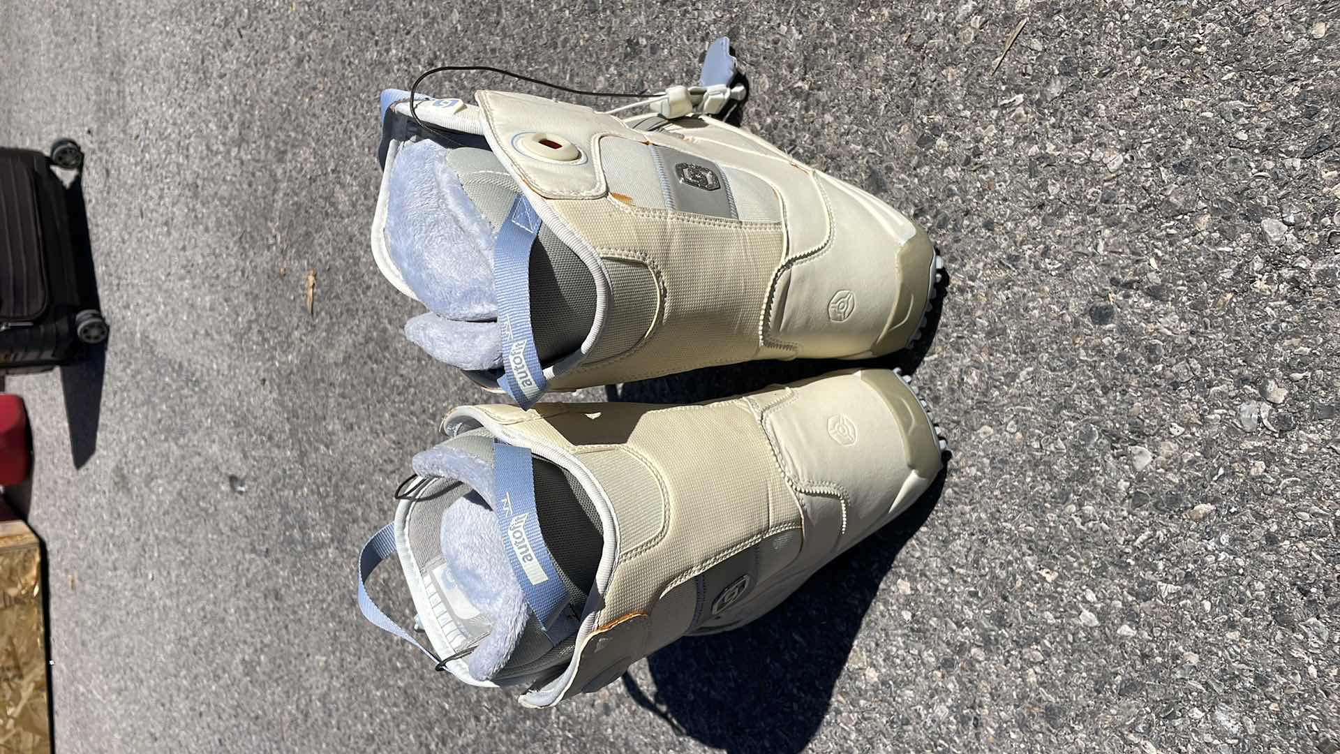 Photo 1 of SALOMON WOMENS SNOW BOARD BOOTS SIZE 8