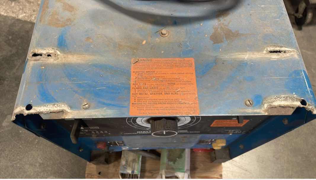 Photo 1 of MILLER ELECTRIC DIALARC 250 AC/DC CONSTANT CURRENT AC/DC ARC WELDING POWER SOURCE