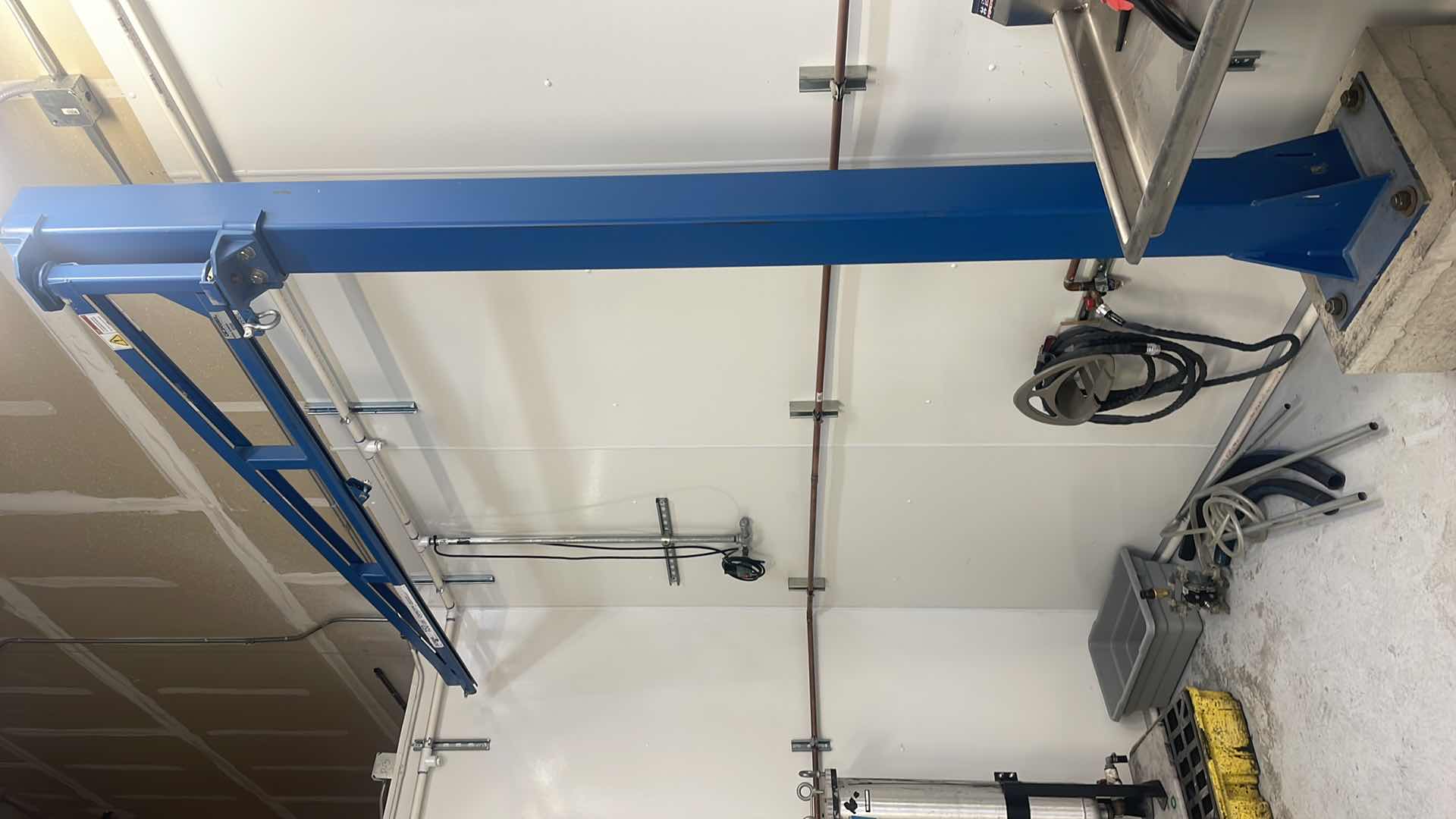 Photo 1 of GORBEL SS-99004 WORK STATION 8" SPAN JIB CRANE 150 LBS CAP 180 DEGREE ROTATION