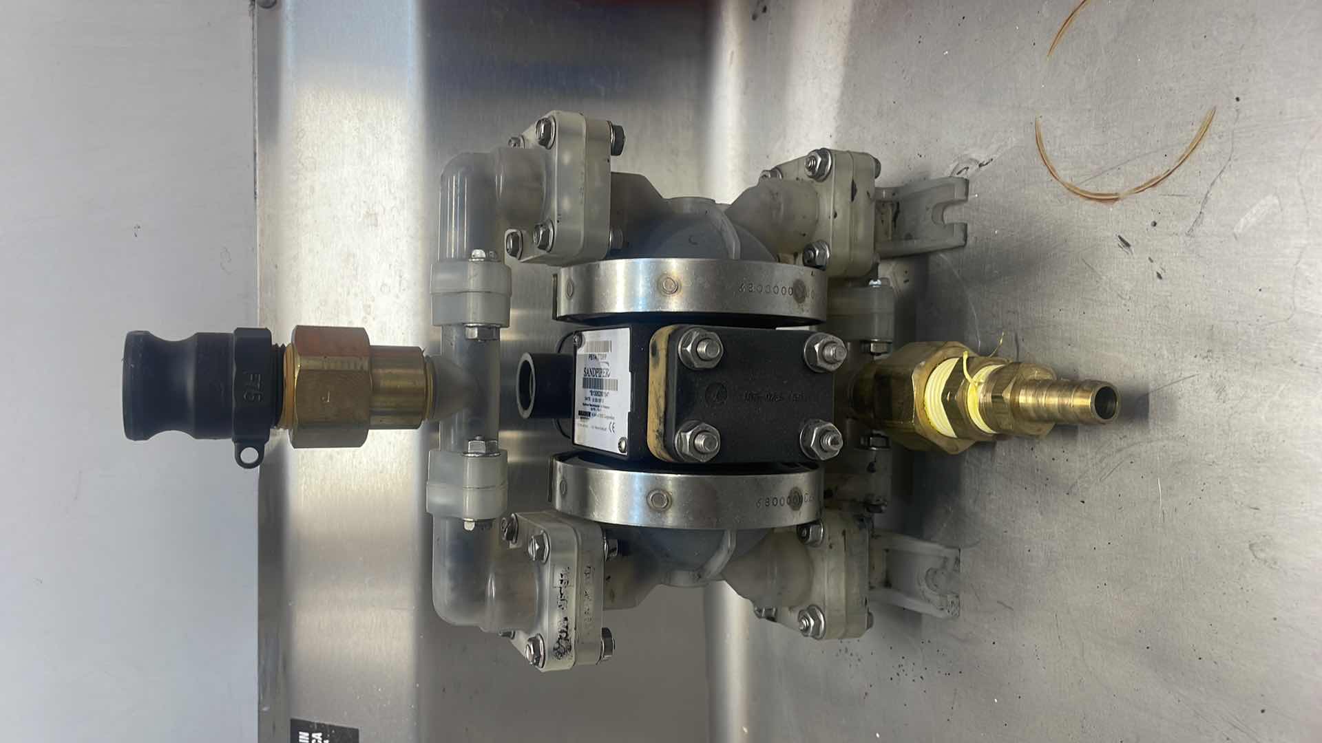 Photo 4 of SANDPIPER PB1/4,TT3PP AIR-OPERATED DOUBLE DIAPHRAGM PUMP COSMETIC DMG