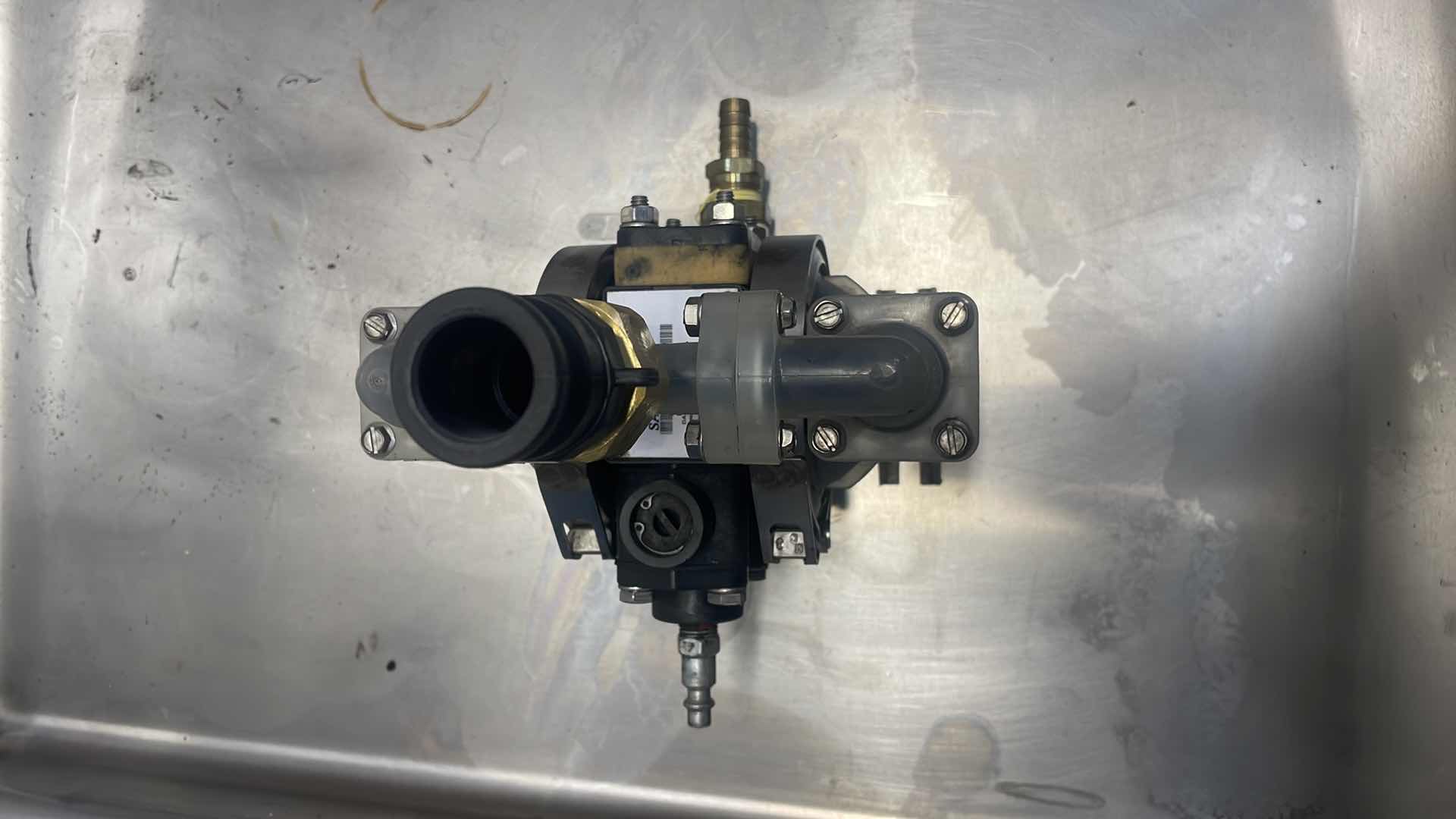 Photo 7 of SANDPIPER PB1/4,TT3PP AIR-OPERATED DOUBLE DIAPHRAGM PUMP COSMETIC DMG