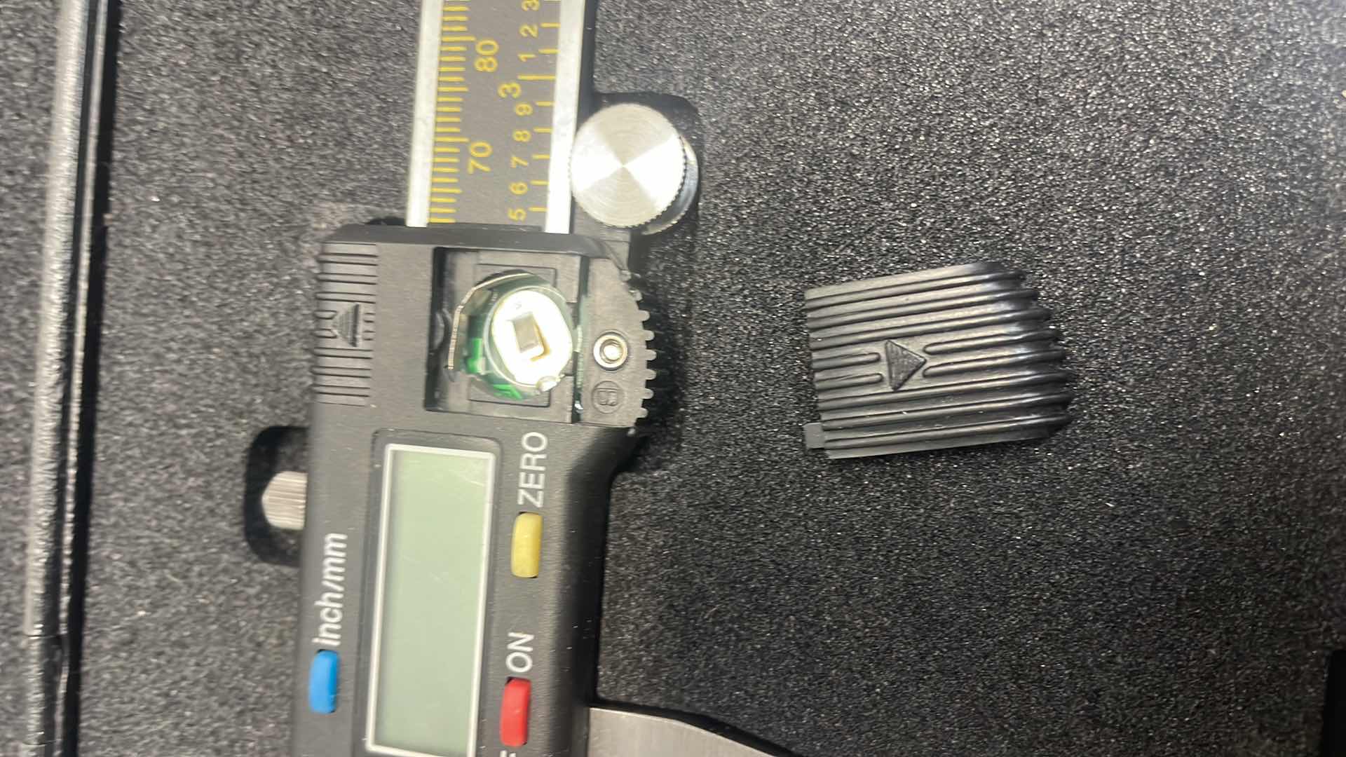 Photo 1 of ELECTRONIC DIGITAL
CALIPER 0-300MM