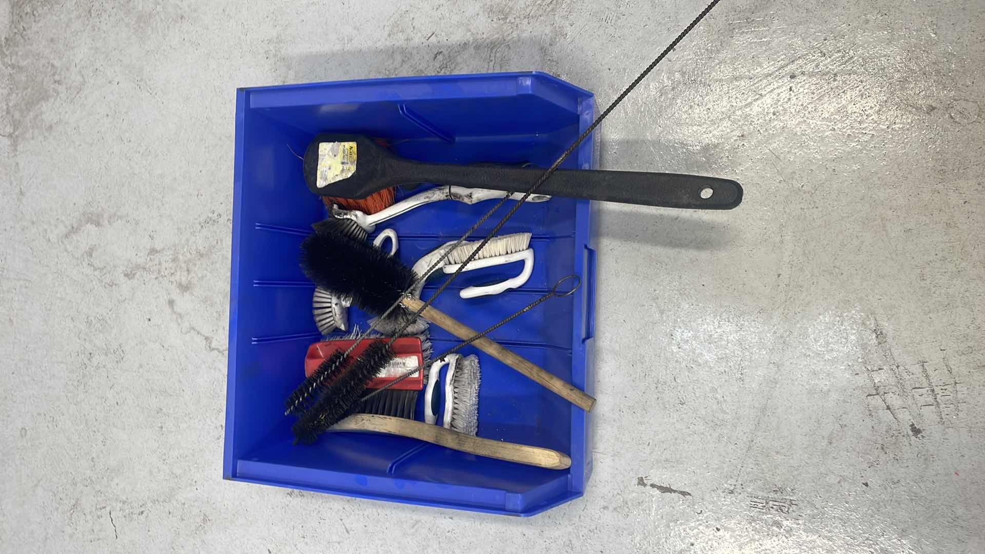 Photo 1 of DURHAM STACKABLE CONTAINER 17” x 15” WITH VARIETY OF BRUSHES