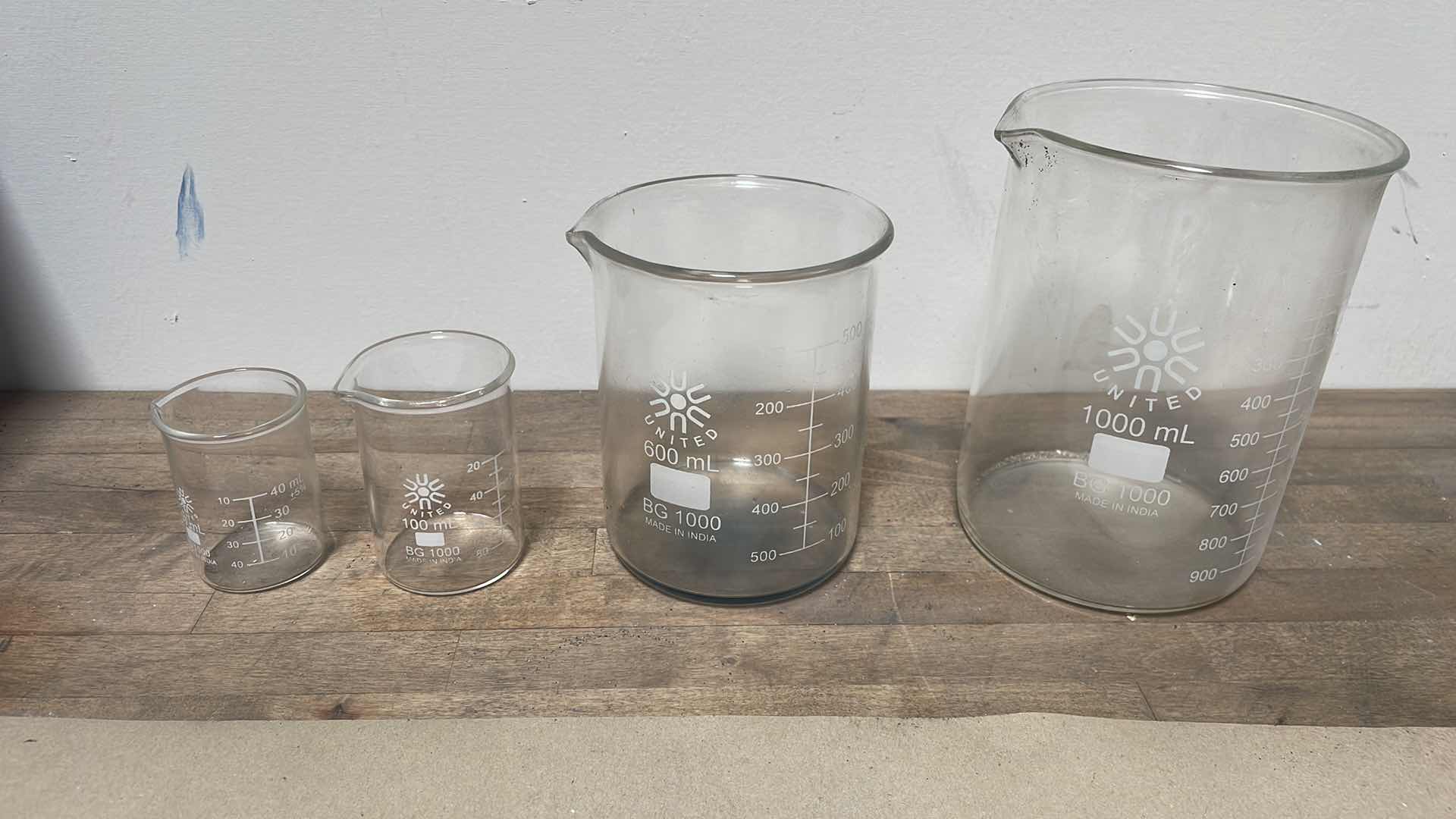 Photo 1 of BEAKERS 40ML 100ML 600ML 1000ML
