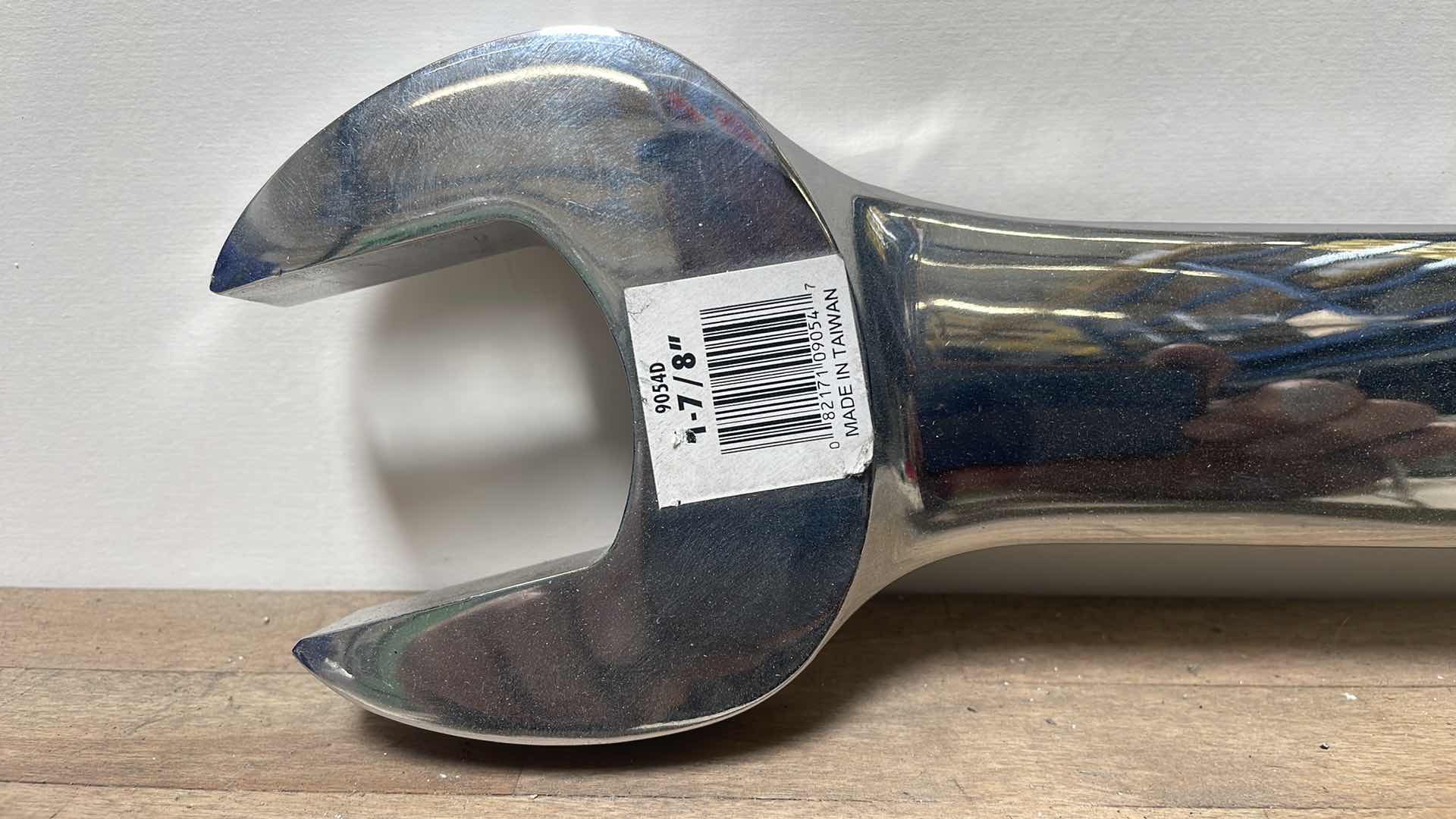 Photo 1 of GEARWRENCH COMBINATION RATCHETING WRENCH 1-7/8” 9054D