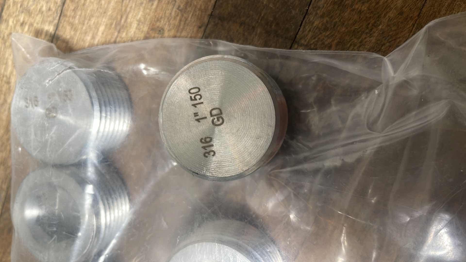 Photo 1 of 316 STAINLESS STEEL - CLASS 150 - HEX SOCKET PLUG - 1" NPT MALE (5)