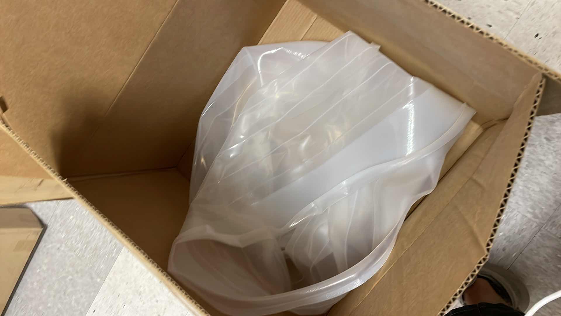 Photo 1 of DRUM LINER: FOR 55 GAL DRUMS, 18 MIL THICK, NOT ANTISTATIC, SEAMLESS, NATURAL
ITEM 21YL69 MFR. MODEL 6550-40 (2)