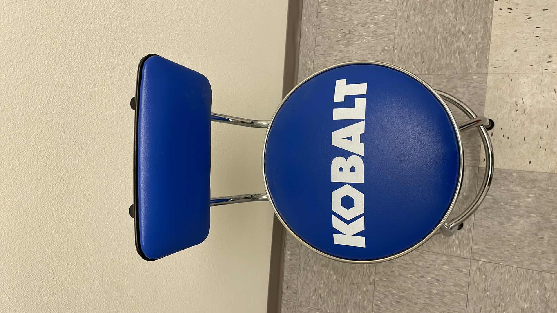Photo 1 of KOBALT 18.35-IN X 5.67-IN WORK SEAT