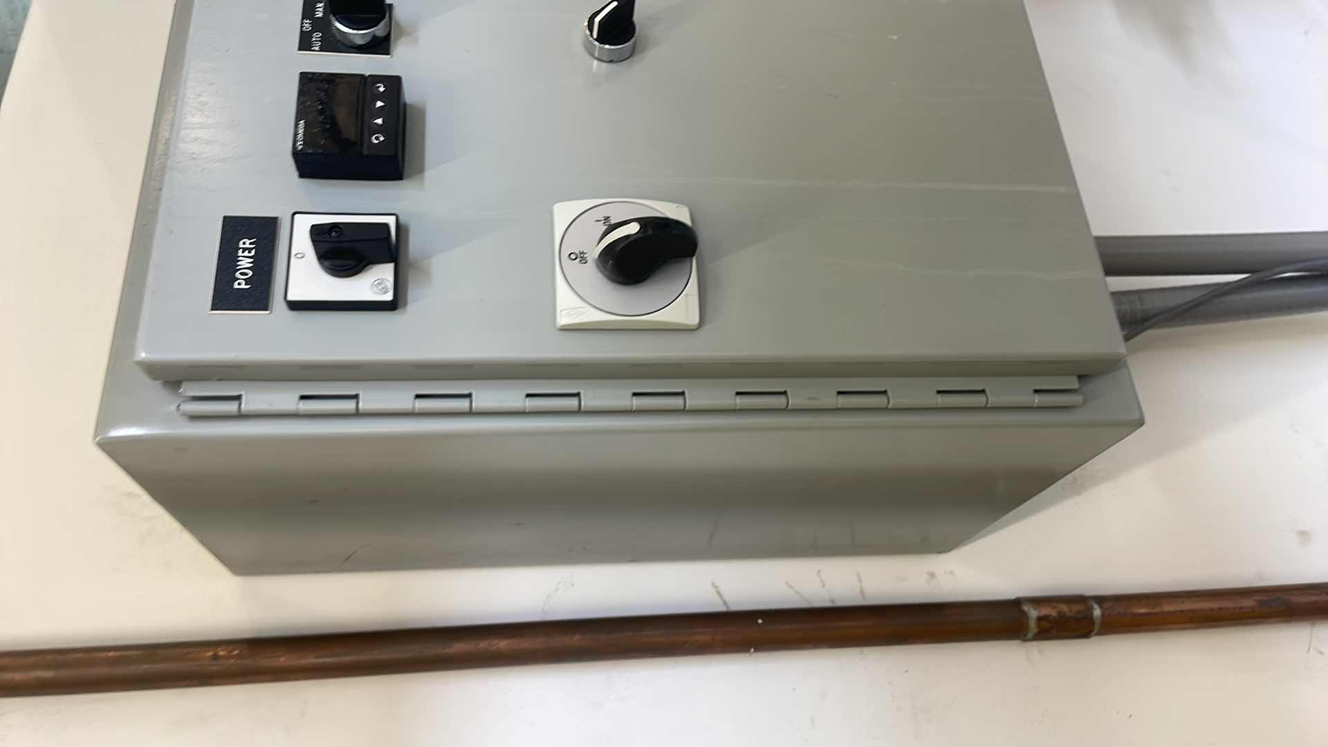 Photo 1 of HOFFMAN A202010LP 20" X 20" X 10" WALL-MOUNT ENCLOSURE, TYPE-12, CONTINUOUS HINGE WITH CLAMPS, STEEL WITH DAYTON DIGITAL AC DRIVE IP 20 (3) DEFINITE PURPOSE MAGNETIC CONTACTOR (4)