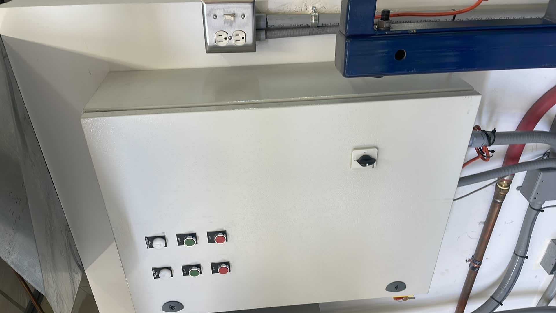 Photo 1 of ETA WALL BOX STEEL ST SINGLE DOOR ETA ST TYPE 1, 12, 4, IP66 23-3/4” X 31-1/2” X 10”, MAN MULTI PURPOSE CONTROLLER