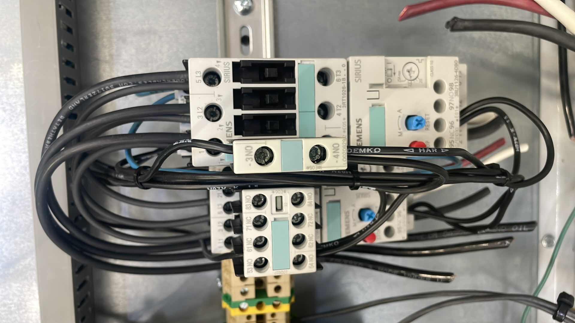 Photo 1 of ETA WALL BOX STEEL ST SINGLE DOOR ETA ST TYPE 1, 12, 4, IP66 23-3/4” X 31-1/2” X 10”, MAN MULTI PURPOSE CONTROLLER