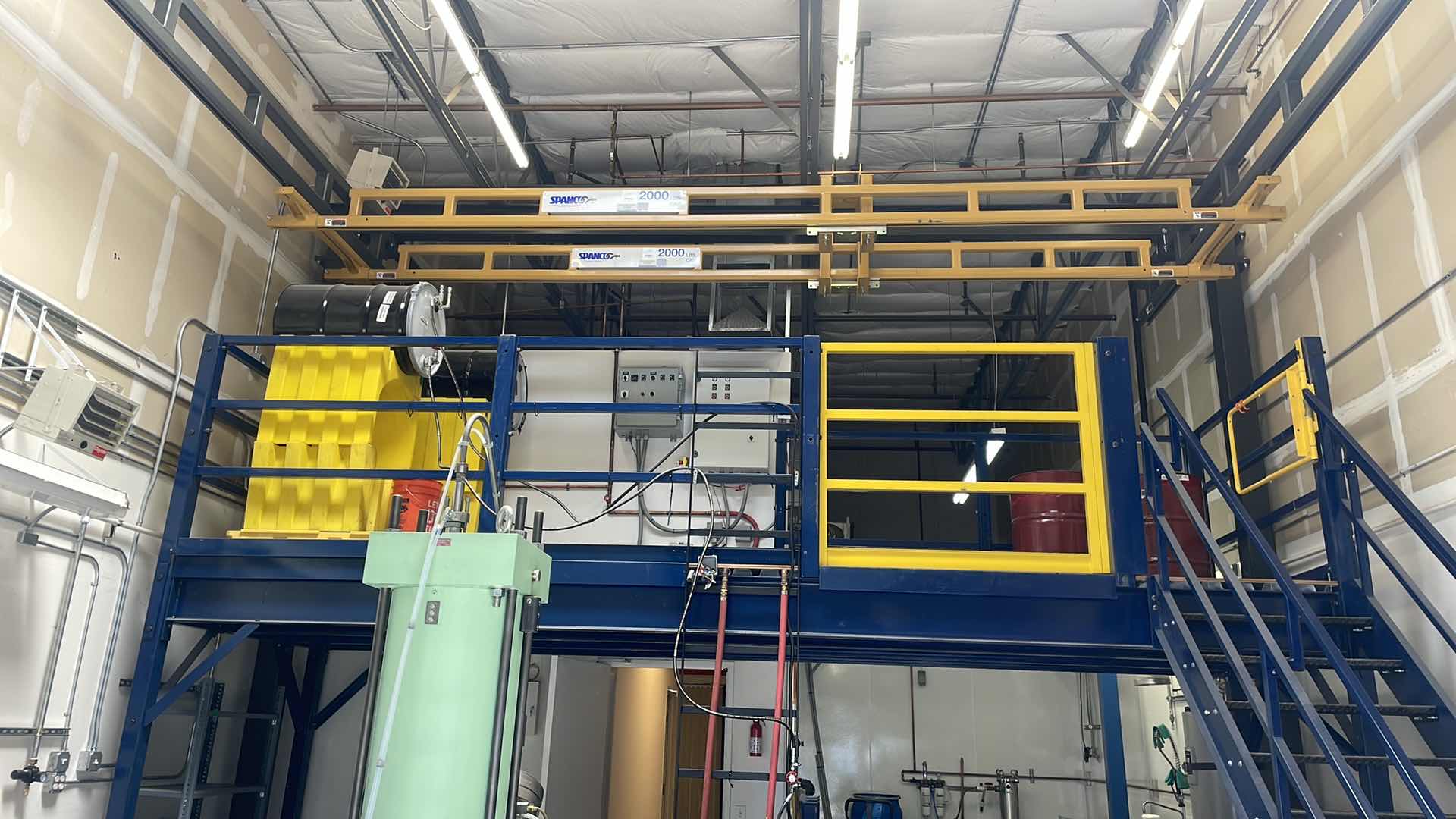 Photo 1 of 1 TON SPANCO WORKSTATION CRANE
TR-21 580G-35 67-725-EF
BRIDGE SPAN: 19-2" / TROLLEY CLEVIS HEIGHT: 16’4”
OAW: 23-7" - OAH 17'9”
250 SQ FT OF BRIDGE AREA