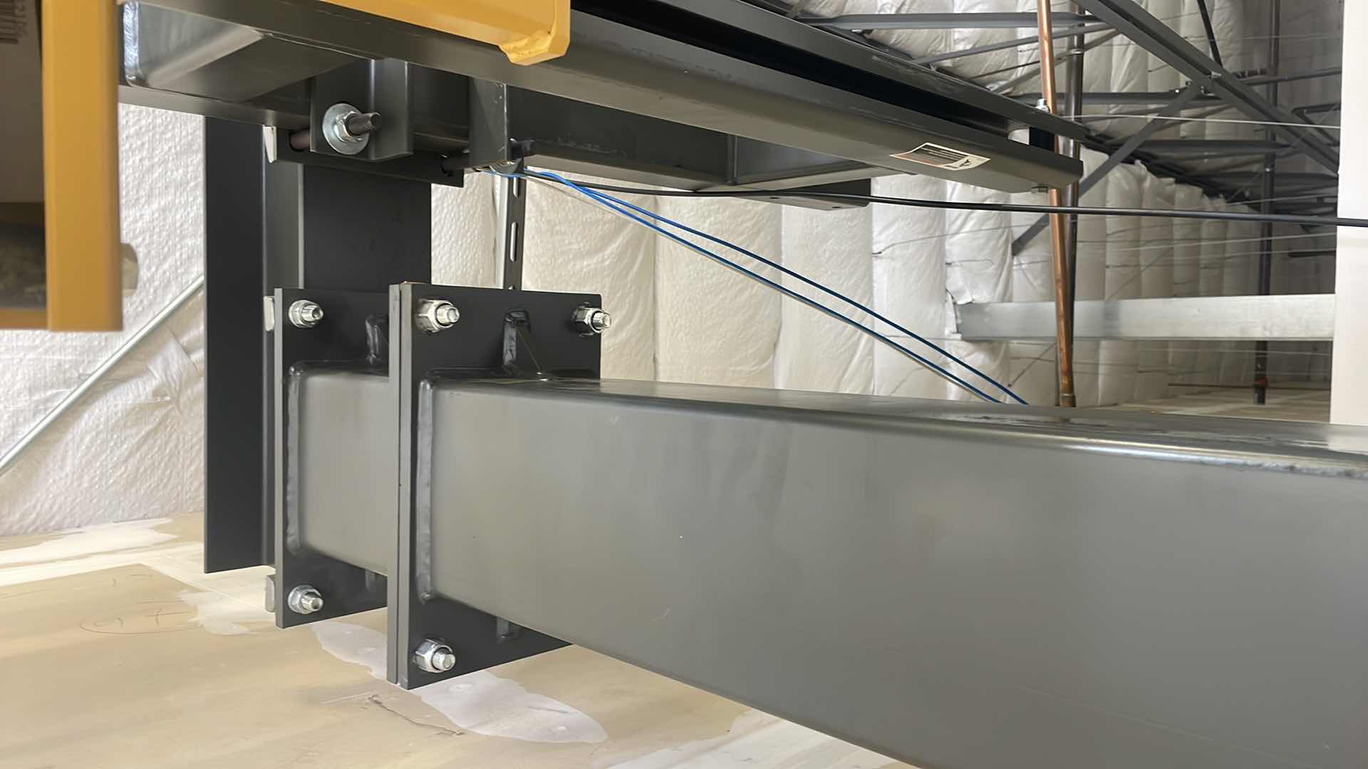 Photo 1 of 1 TON SPANCO WORKSTATION CRANE
TR-21 580G-35 67-725-EF
BRIDGE SPAN: 19-2" / TROLLEY CLEVIS HEIGHT: 16’4”
OAW: 23-7" - OAH 17'9”
250 SQ FT OF BRIDGE AREA