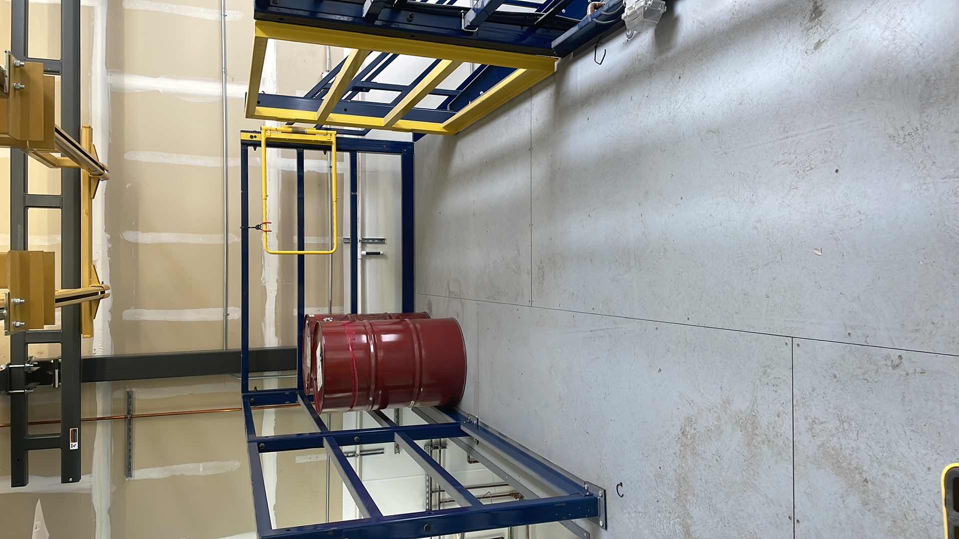 Photo 1 of 1 TON SPANCO WORKSTATION CRANE
TR-21 580G-35 67-725-EF
BRIDGE SPAN: 19-2" / TROLLEY CLEVIS HEIGHT: 16’4”
OAW: 23-7" - OAH 17'9”
250 SQ FT OF BRIDGE AREA