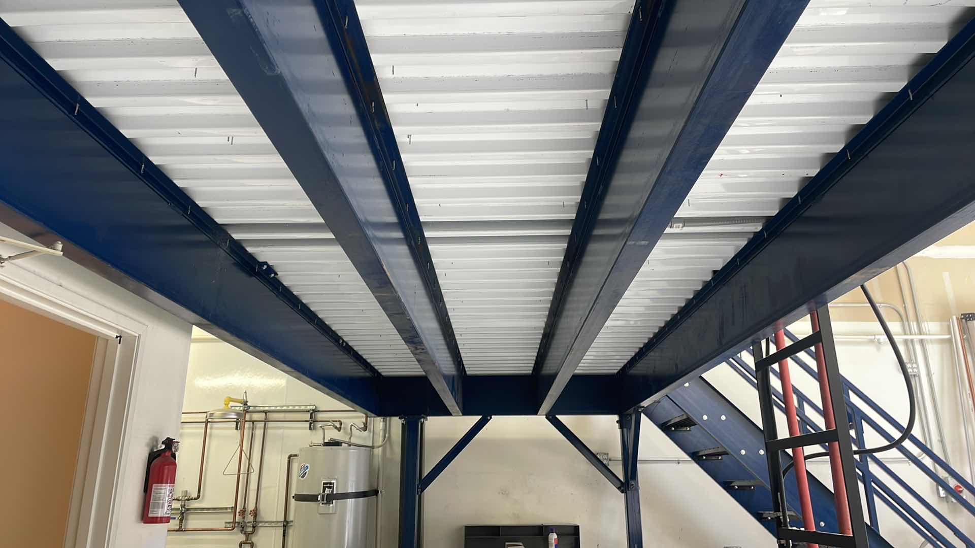 Photo 1 of 1 TON SPANCO WORKSTATION CRANE
TR-21 580G-35 67-725-EF
BRIDGE SPAN: 19-2" / TROLLEY CLEVIS HEIGHT: 16’4”
OAW: 23-7" - OAH 17'9”
250 SQ FT OF BRIDGE AREA