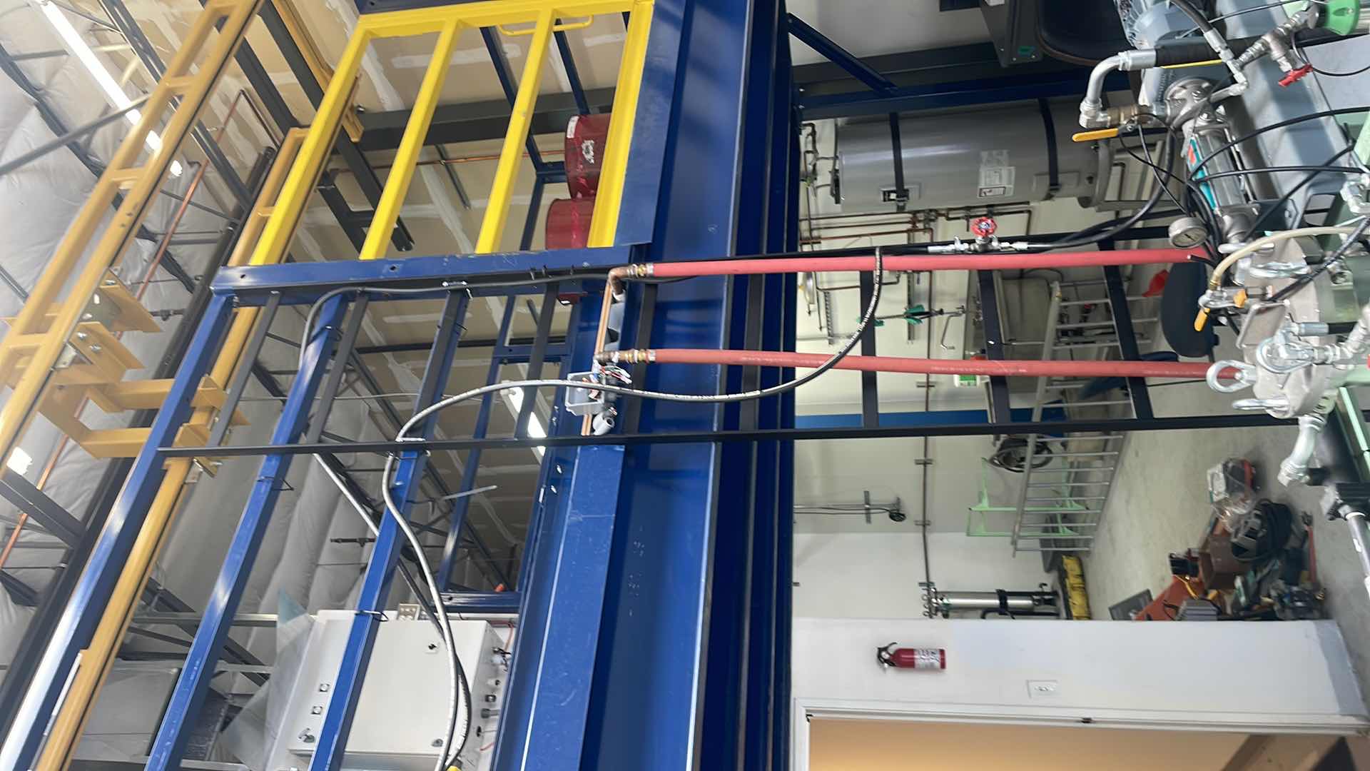 Photo 1 of 1 TON SPANCO WORKSTATION CRANE
TR-21 580G-35 67-725-EF
BRIDGE SPAN: 19-2" / TROLLEY CLEVIS HEIGHT: 16’4”
OAW: 23-7" - OAH 17'9”
250 SQ FT OF BRIDGE AREA