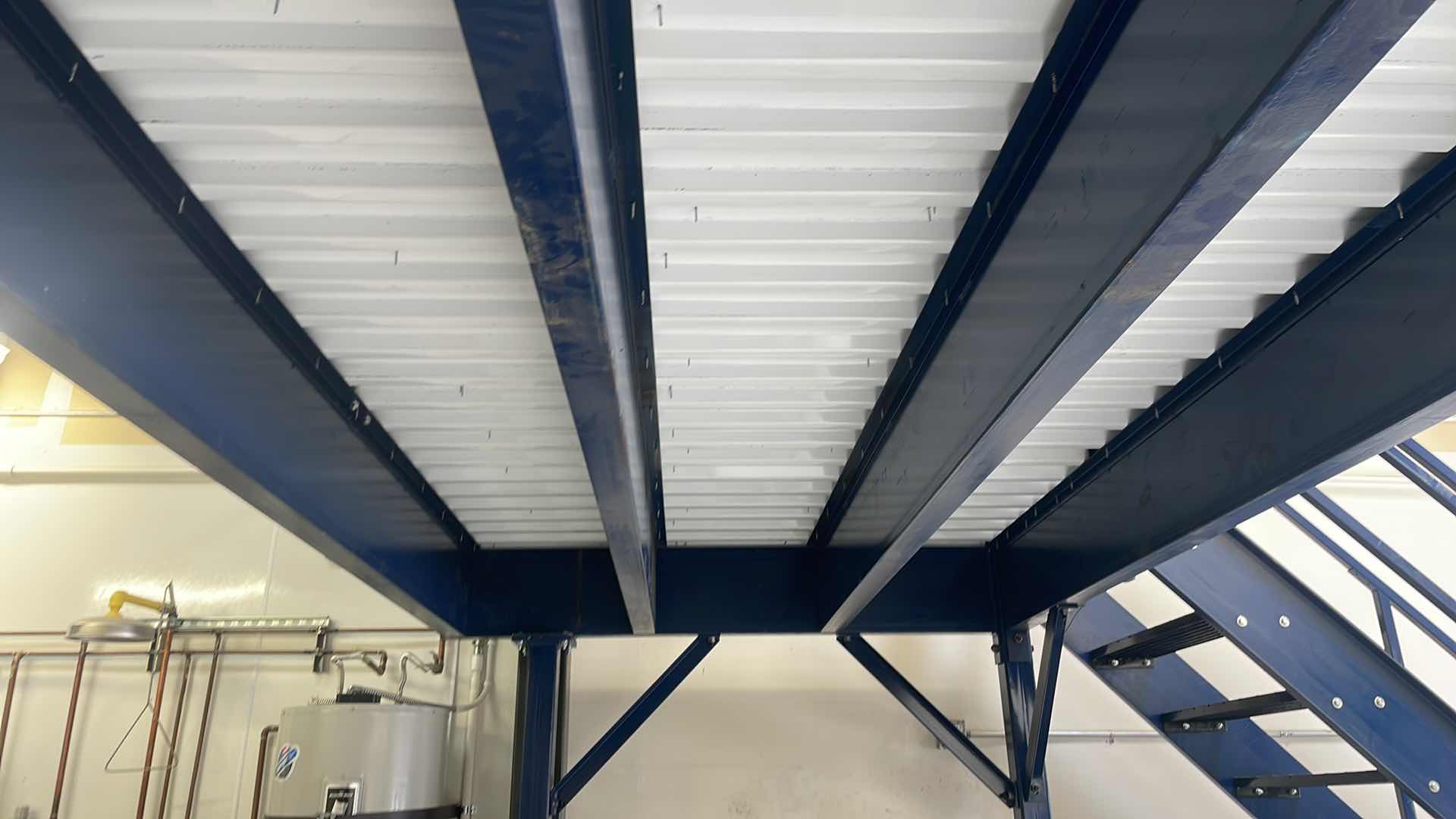 Photo 1 of 1 TON SPANCO WORKSTATION CRANE
TR-21 580G-35 67-725-EF
BRIDGE SPAN: 19-2" / TROLLEY CLEVIS HEIGHT: 16’4”
OAW: 23-7" - OAH 17'9”
250 SQ FT OF BRIDGE AREA