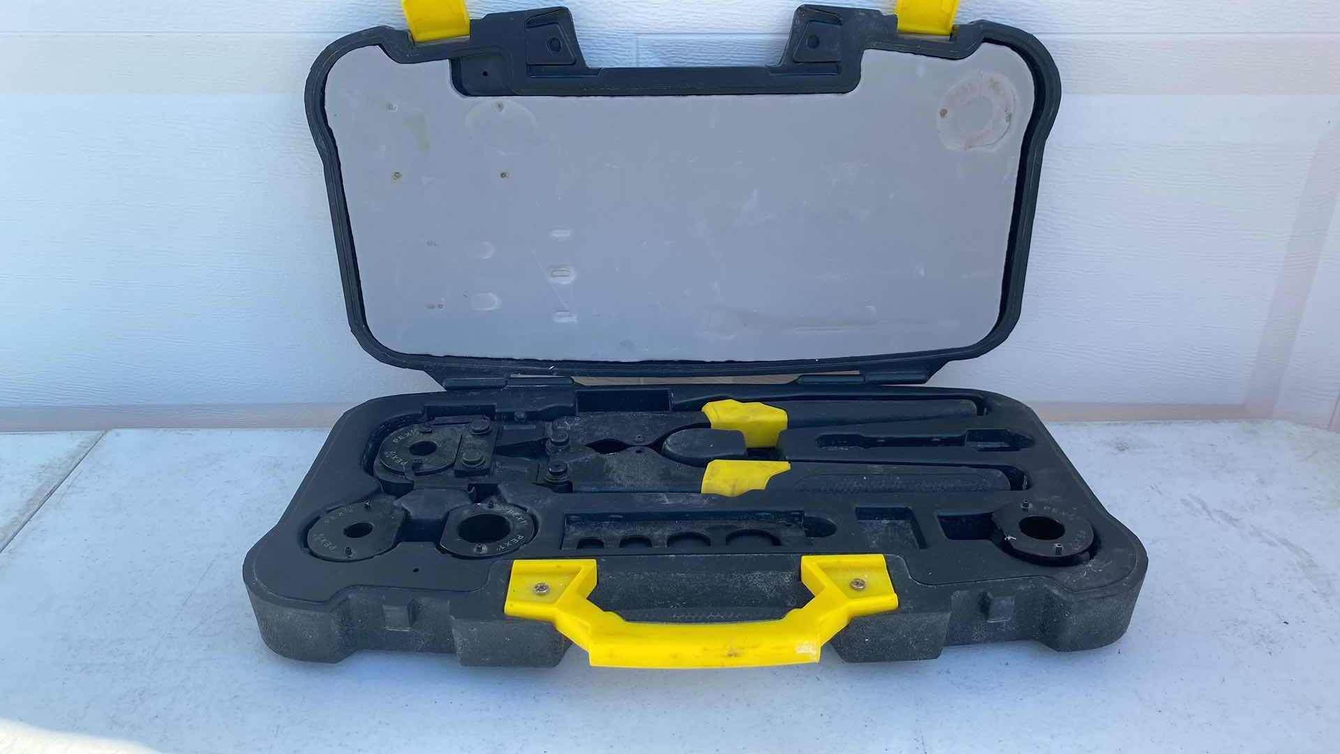 Photo 1 of APOLLO PEX CRIMP TOOL KIT FULL SET