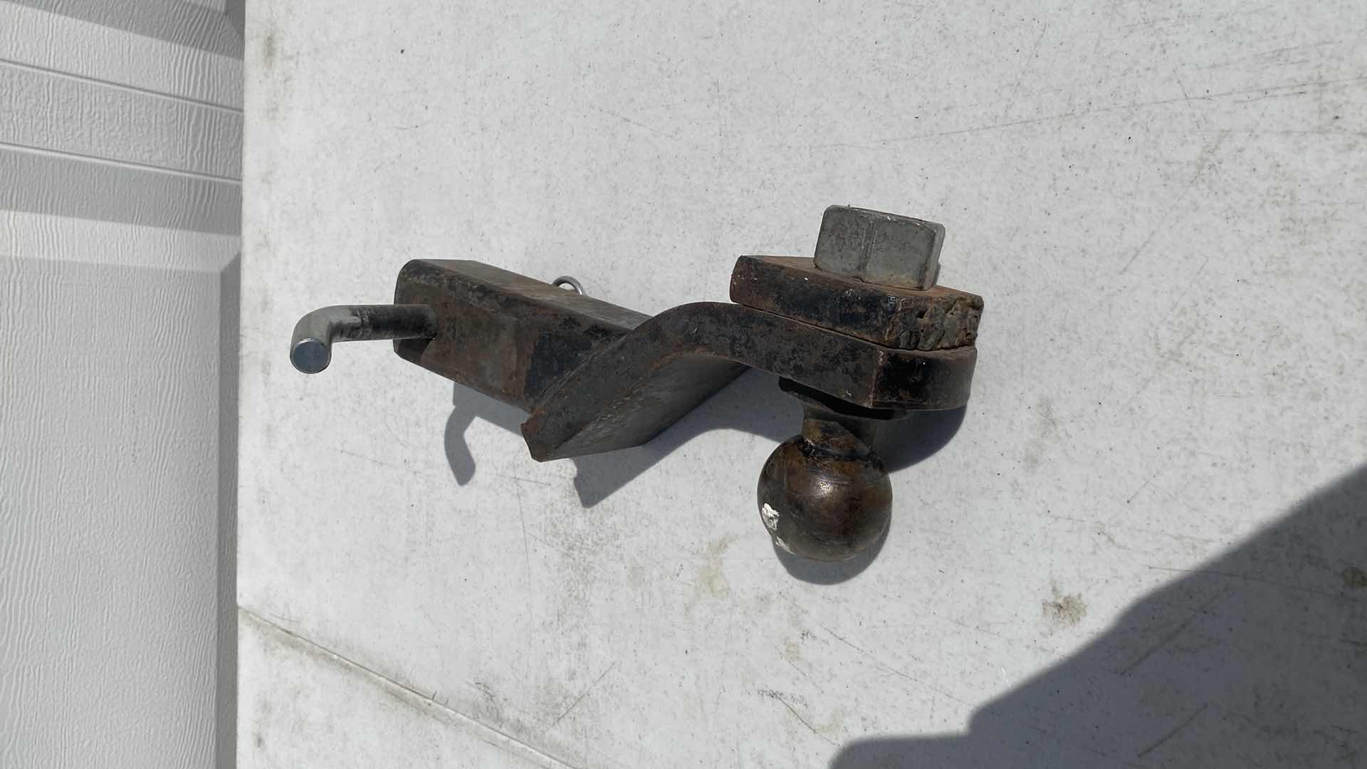 Photo 1 of 2" TOW HITCH