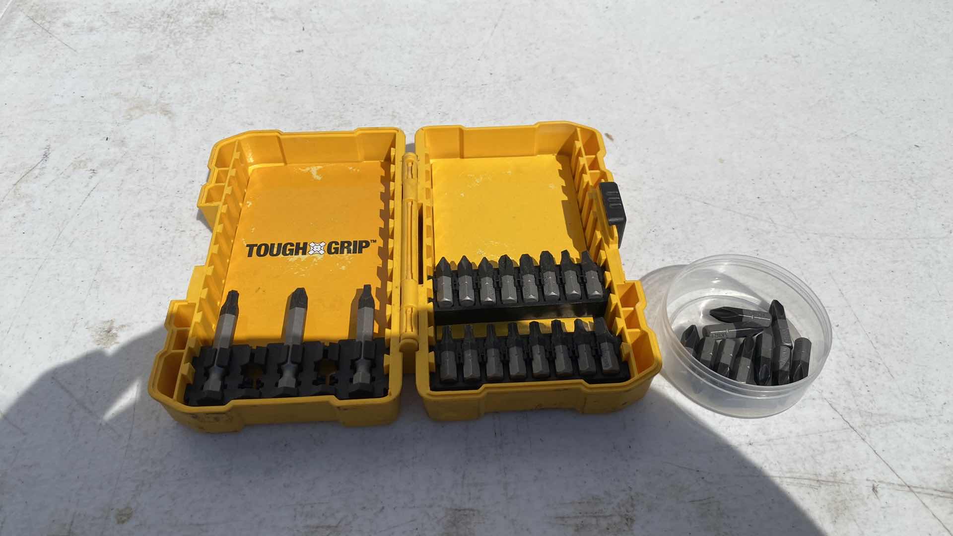 Photo 1 of DEWALT 19 PC. TOUGH GRIP 
DEWALT 12 PC. TOUGH GRIP