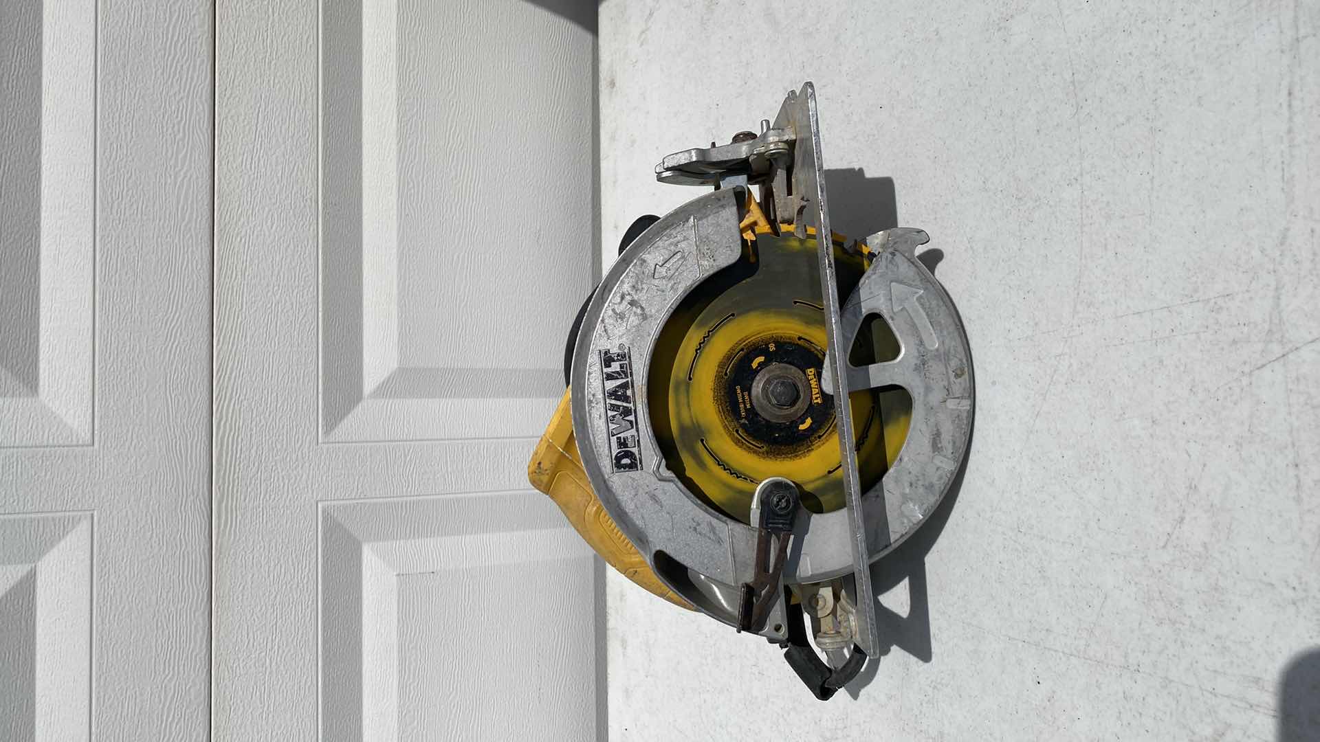 Photo 1 of DEWALT DWE575 7-1/4" CIRCULAR SAW CORDED