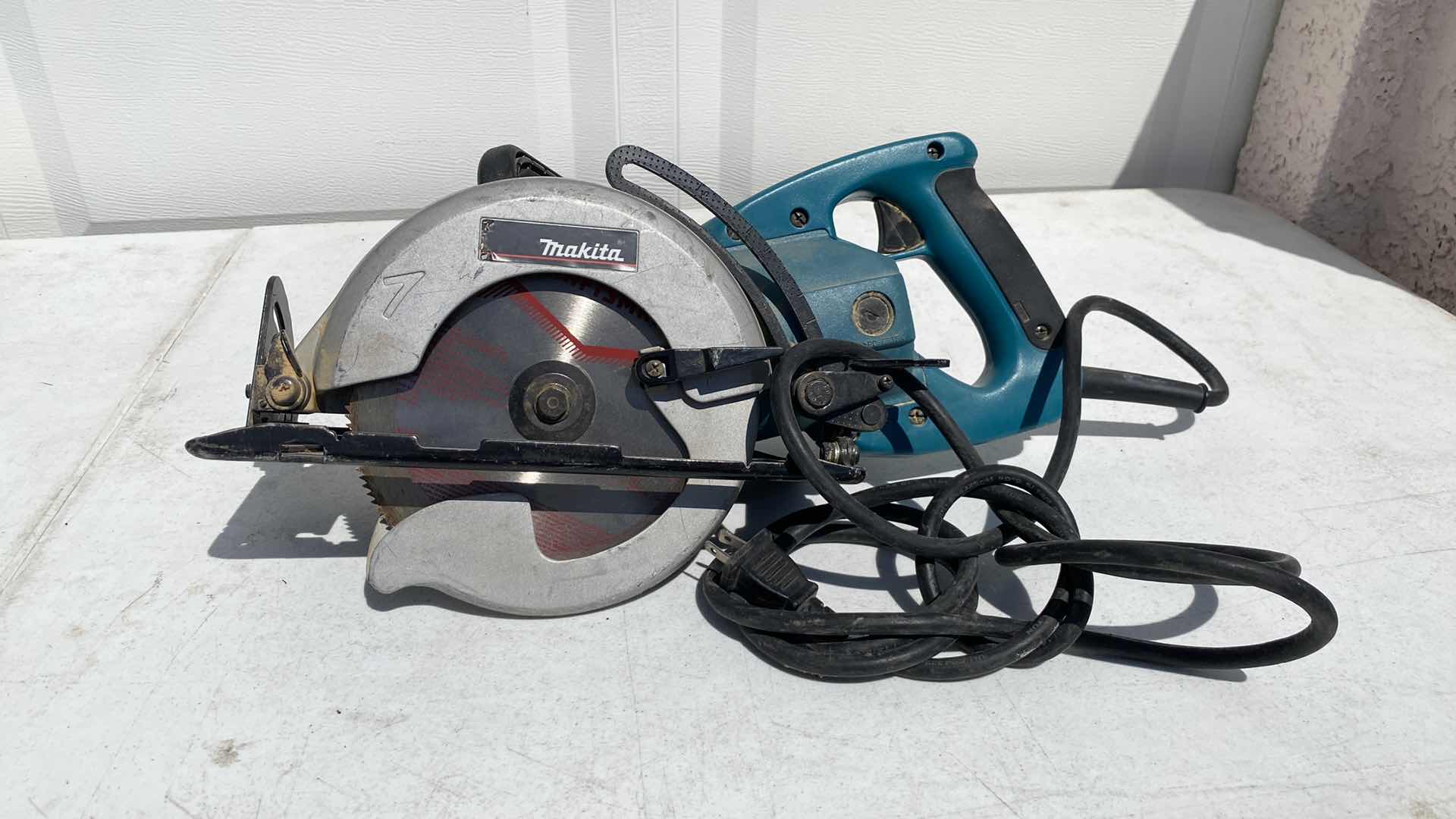 Photo 1 of MAKITA 5277NB 7-1/4” CIRCULAR SAW