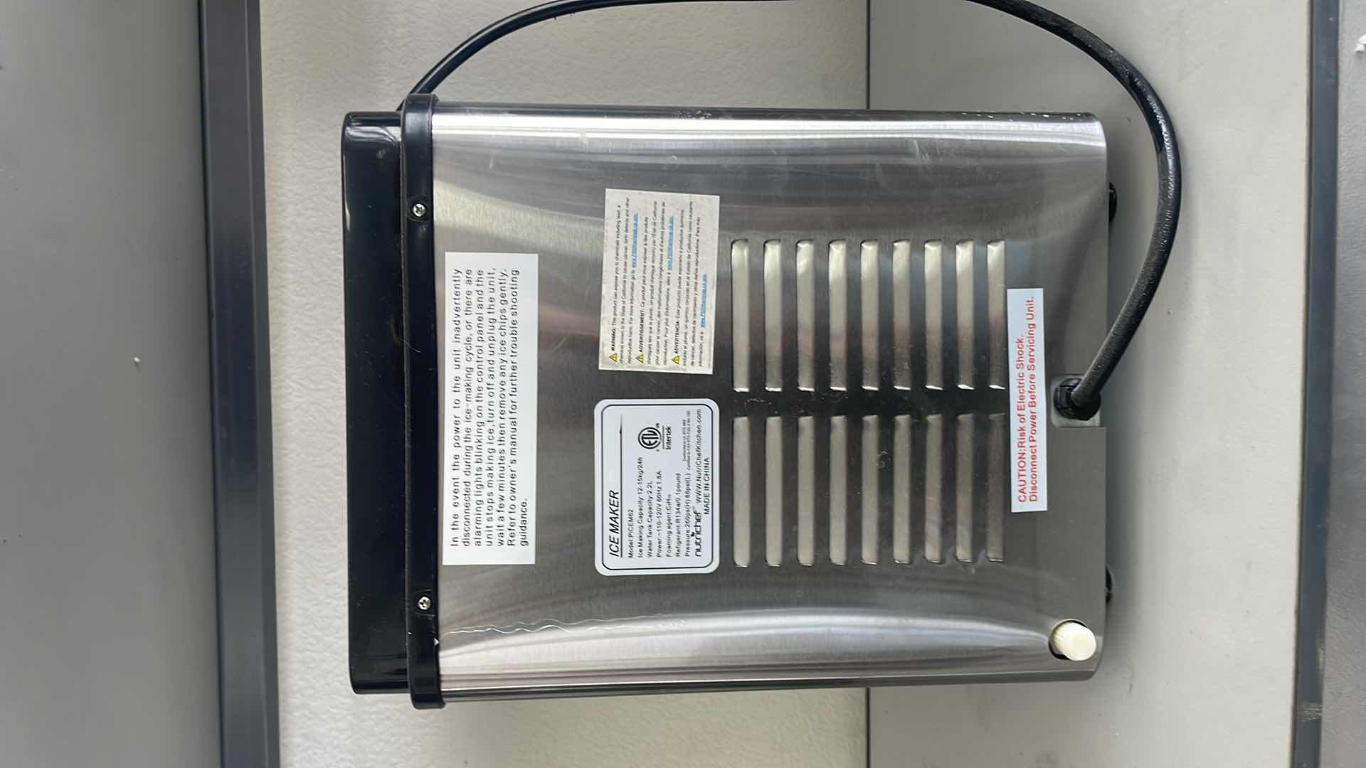 Photo 1 of NUTRICHEF ICE MAKER