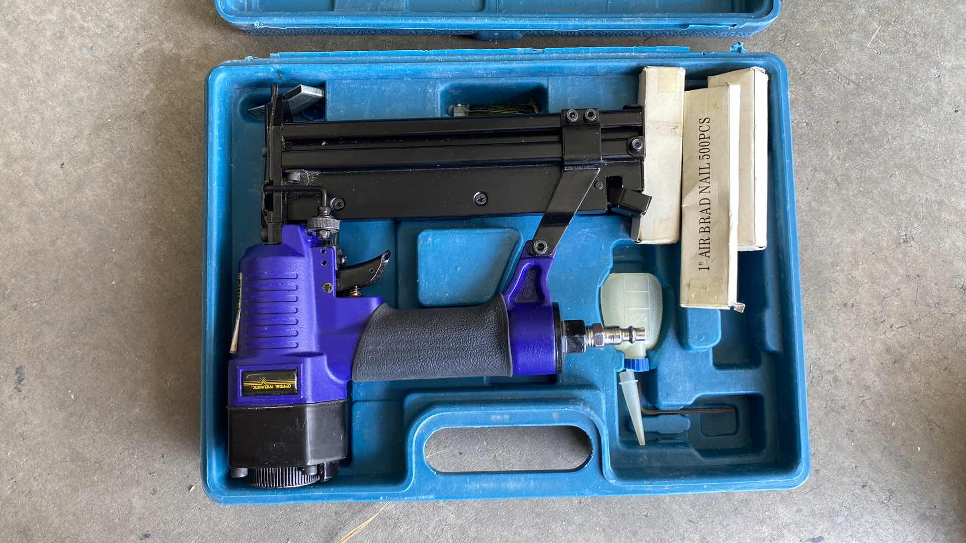 Photo 1 of CENTRAL PNEUMATIC AIR NAIL/STAPLER ITEM 40116