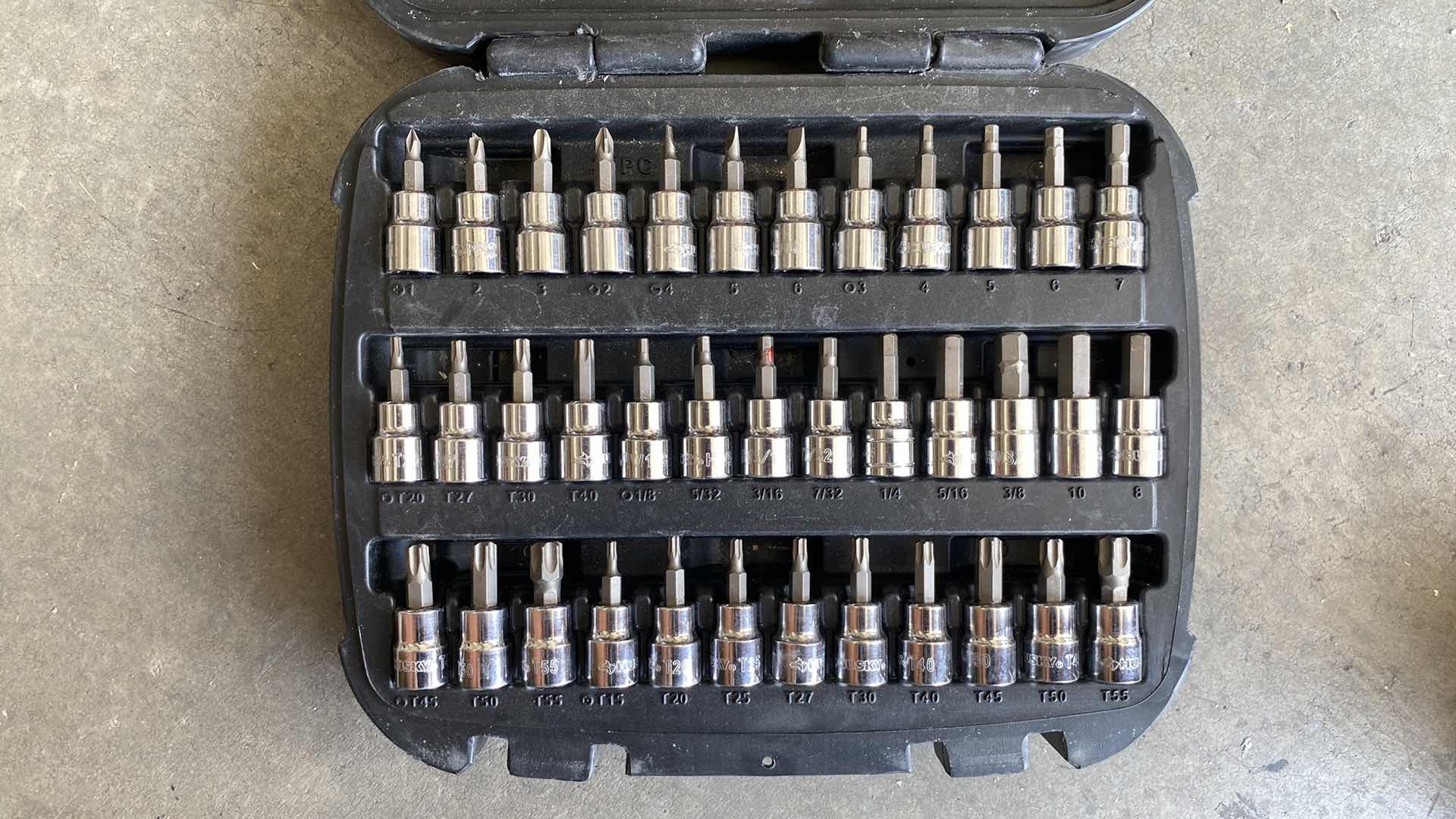 Photo 1 of HUSKY 37 PC. 3/8 IN DRIVE BIT SOCKET SET