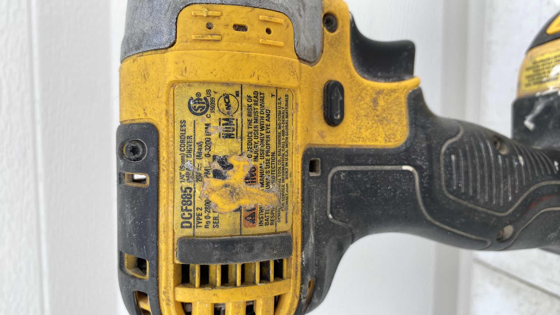 Photo 1 of DEWALT 20V DCF885 1/4” (6mm) CORDLESS IMPACT/DRIVER 
BATTERY INCLUDED