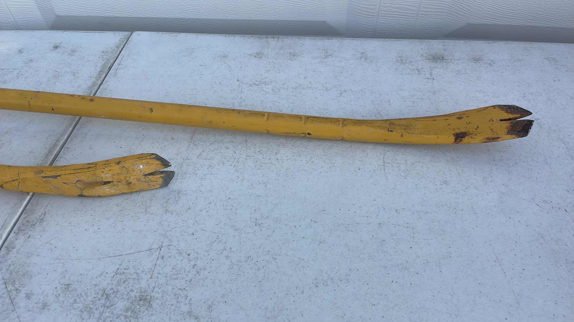 Photo 1 of DEWALT WRECKING BARS 42”, 24”