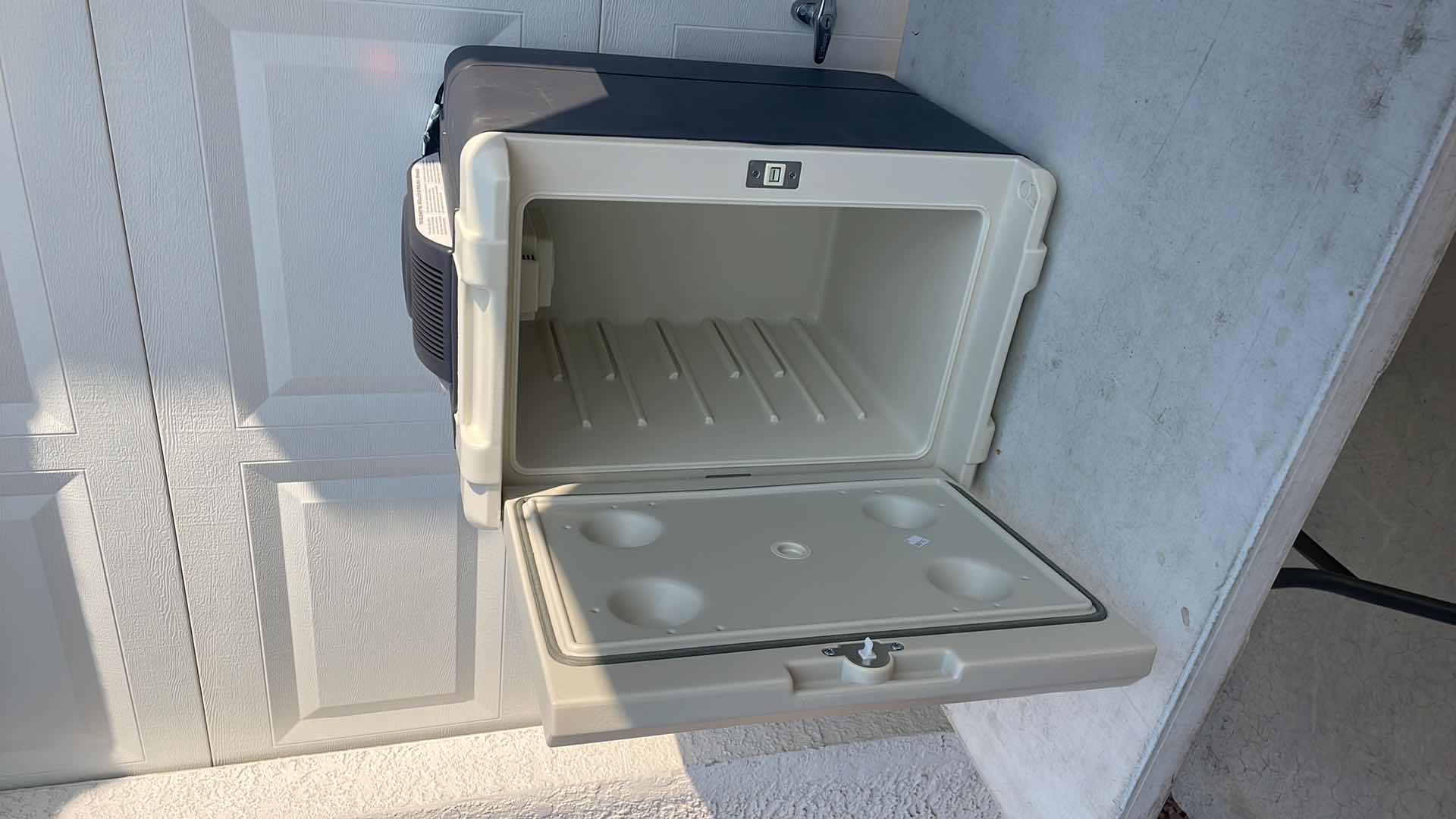 Photo 1 of COLEMAN POWER CHILL THERMOELECTRIC COOLER