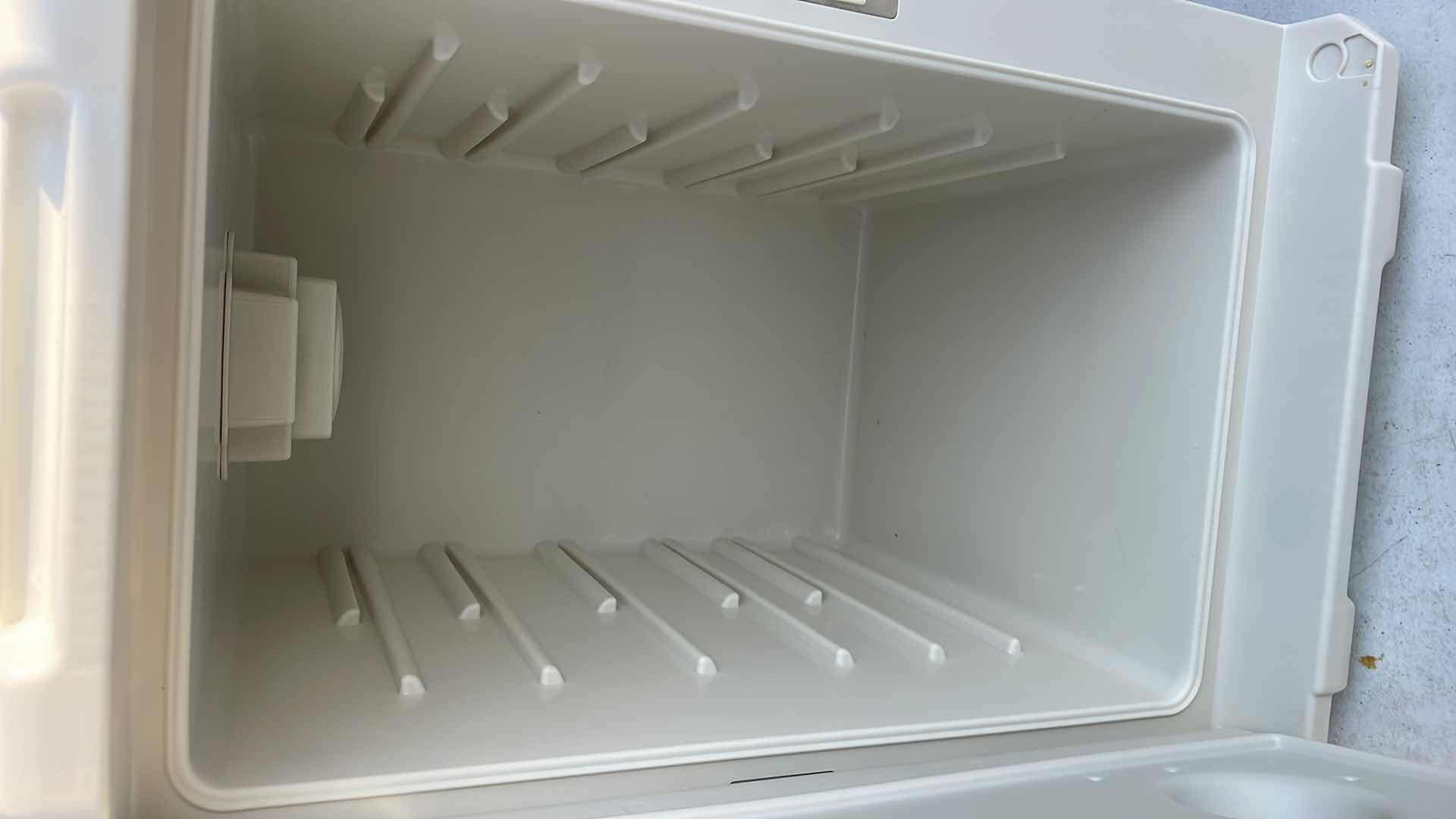 Photo 1 of COLEMAN POWER CHILL THERMOELECTRIC COOLER