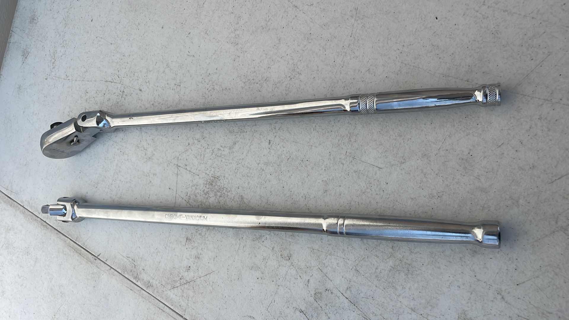 Photo 1 of DURALAST 1/2” FLEX HEAD LONG HANDLE RATCHET 3/8” BREAKER BAR