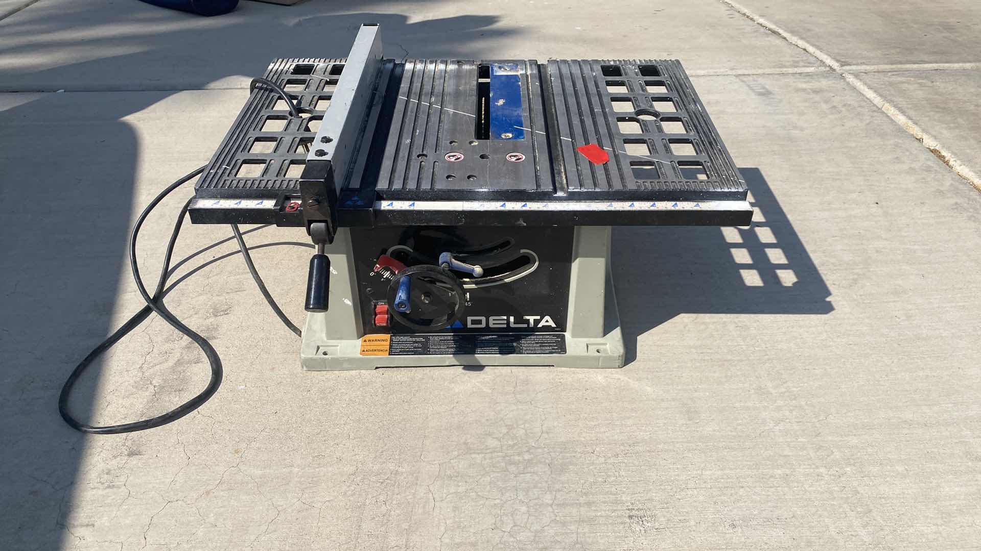 Photo 1 of DELTA TABLE SAW