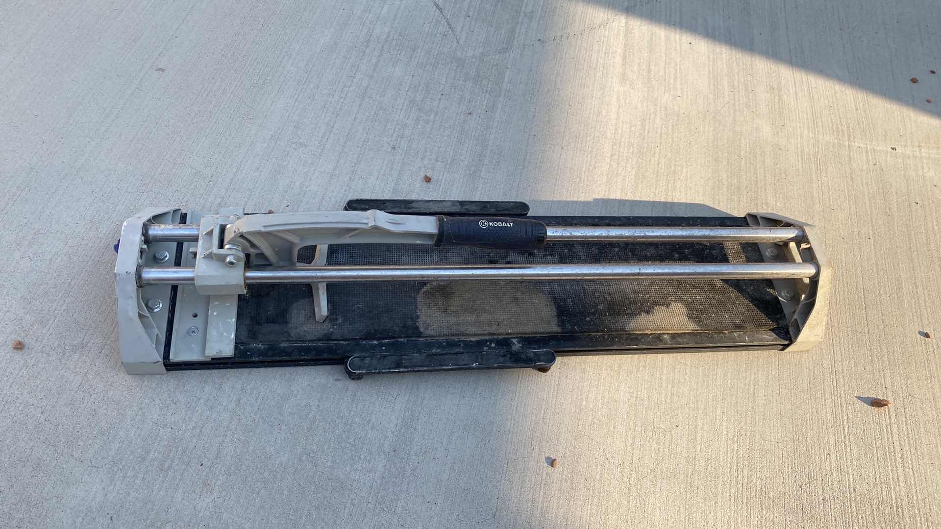 Photo 1 of KOBALT TILE CUTTER 27”