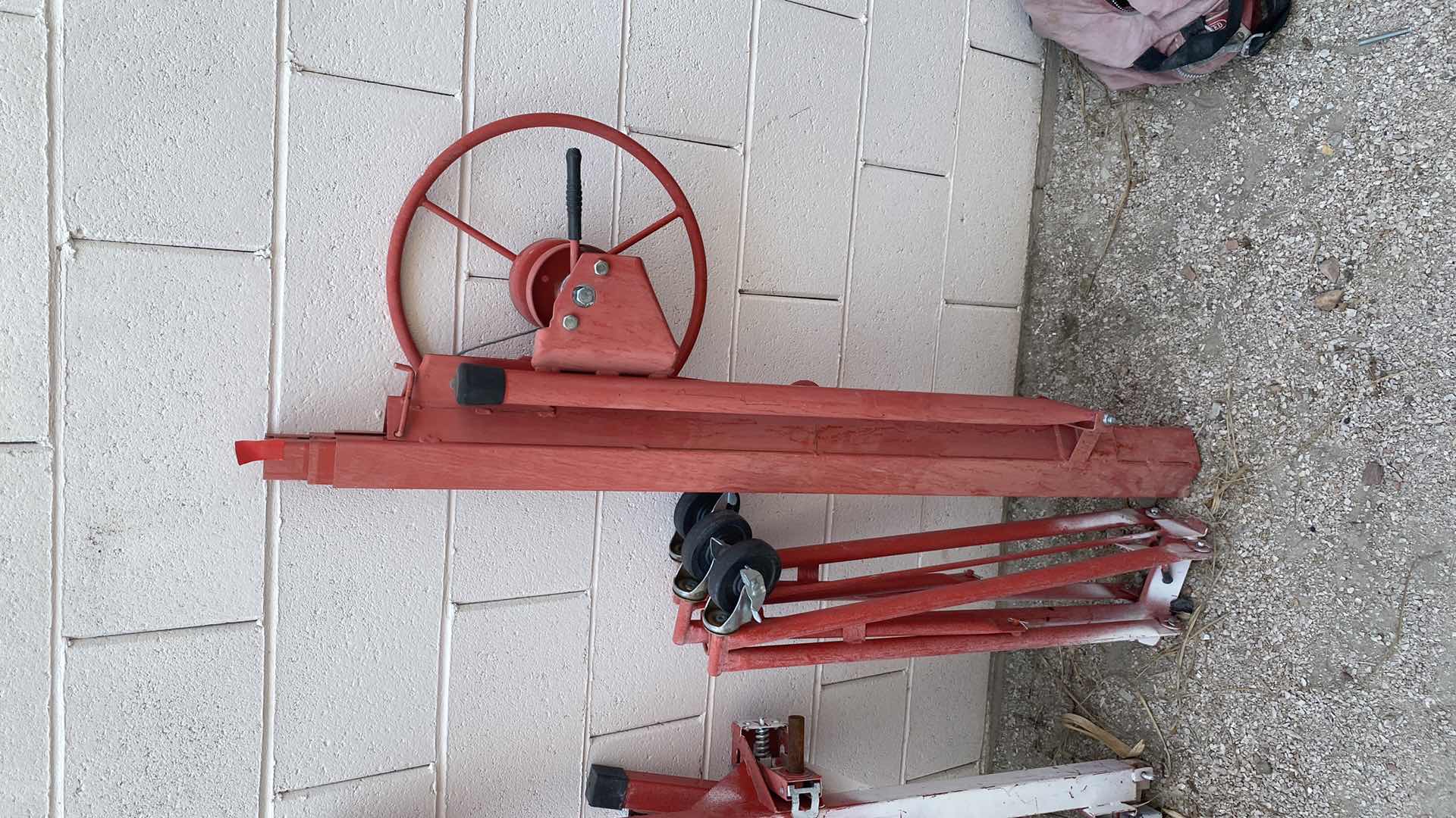 Photo 1 of DRY WALL LIFT